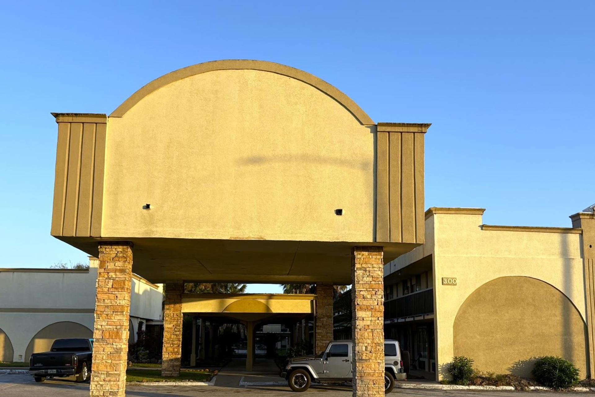 Motel 19 By Capital O Baytown I-10 photo 21