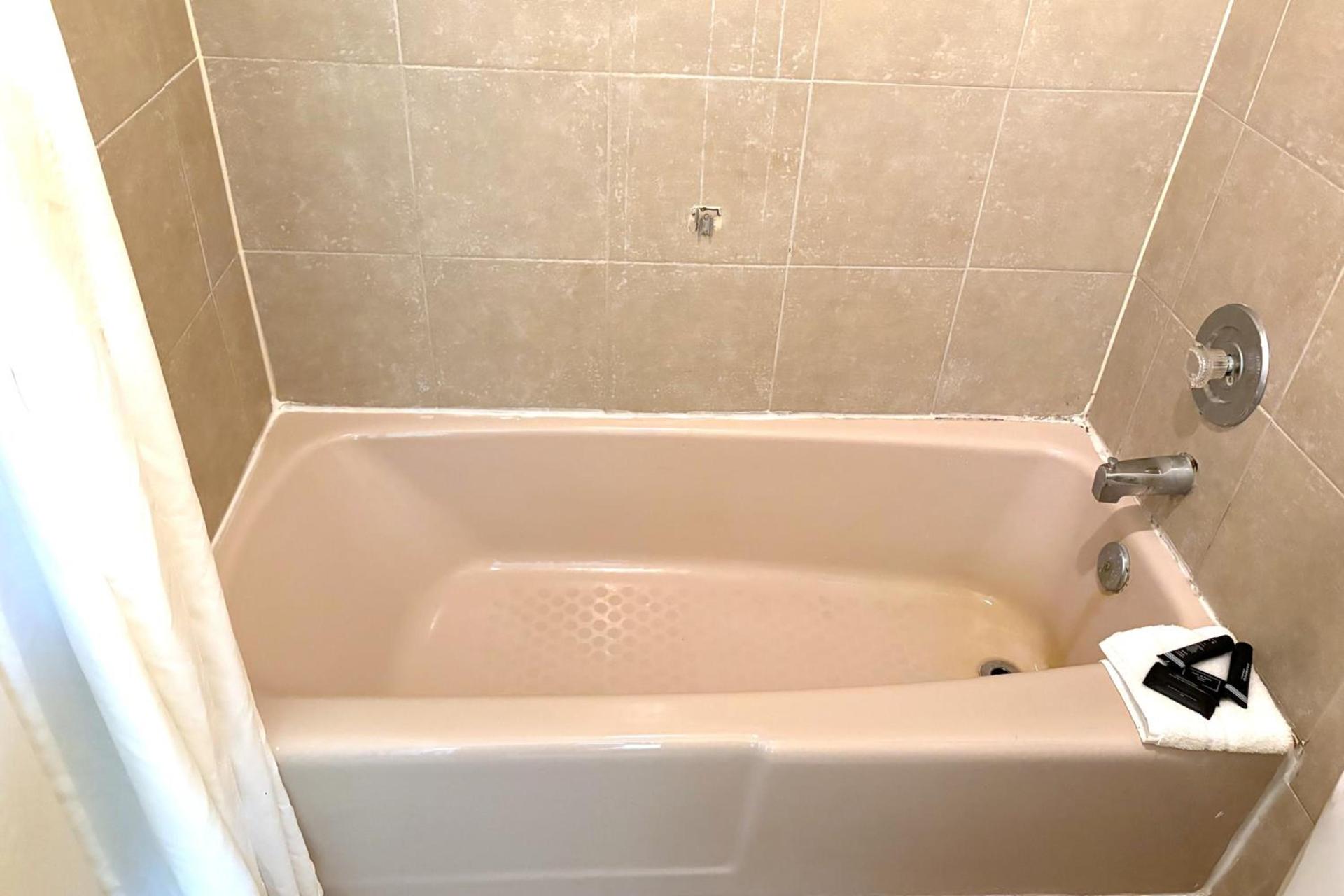 Motel 19 By Capital O Baytown I-10 photo 10