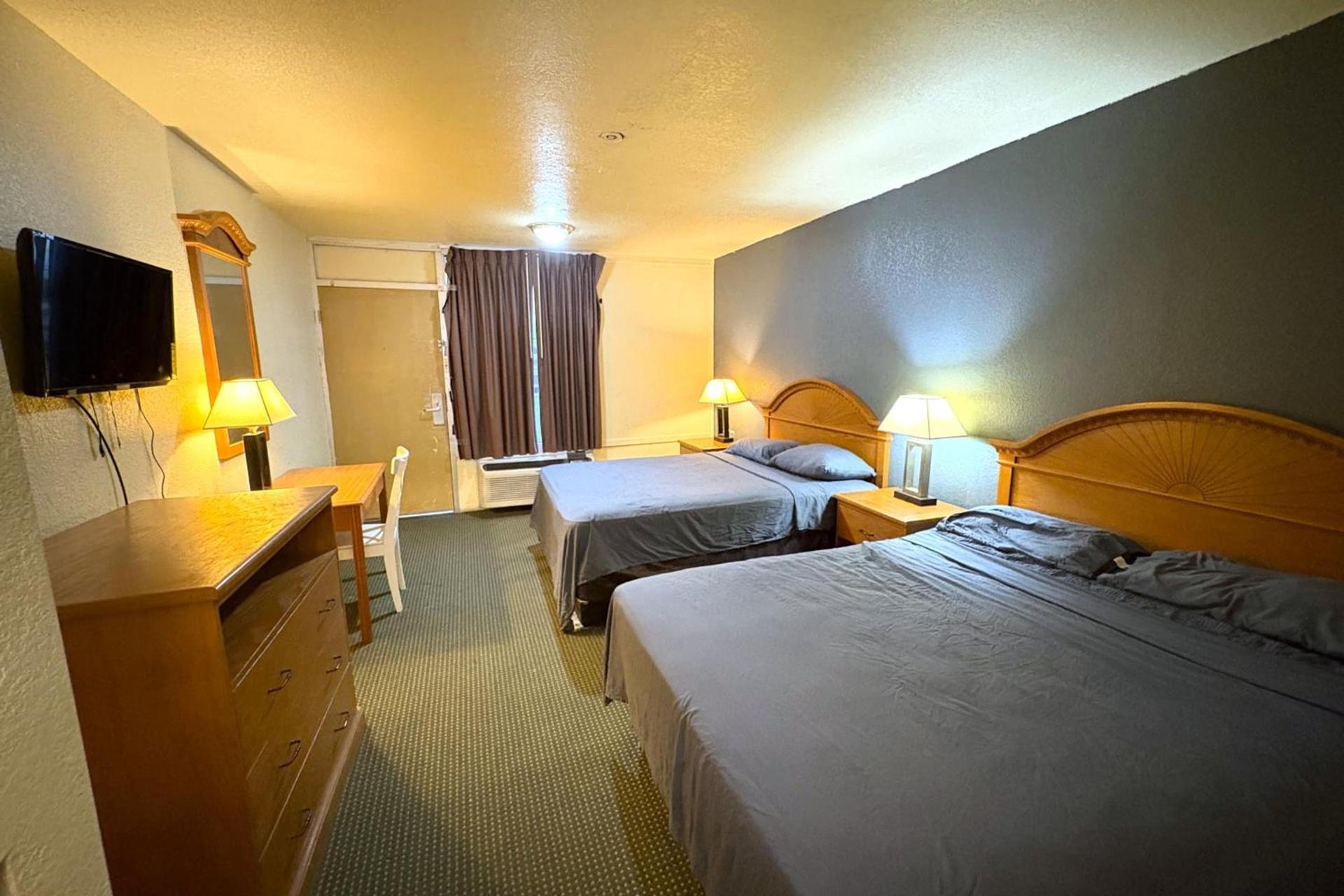 Motel 19 By Capital O Baytown I-10 photo 9