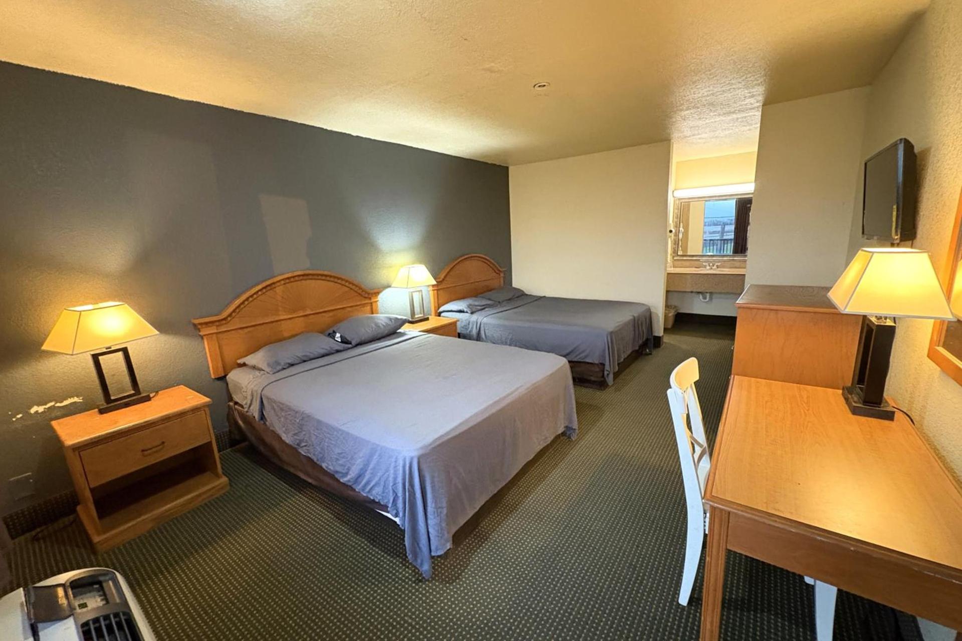 Motel 19 By Capital O Baytown I-10 photo 8