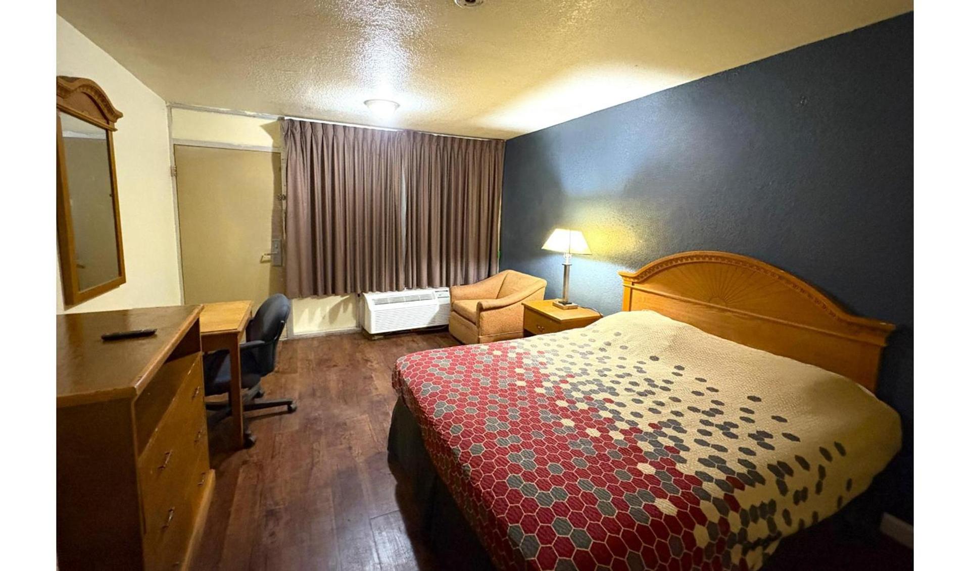 Motel 19 By Capital O Baytown I-10 photo 2