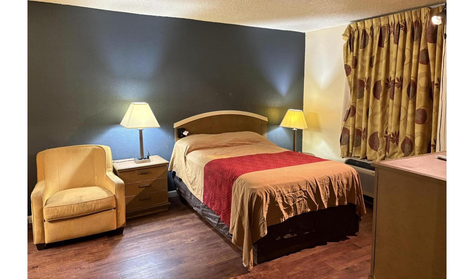 Motel 19 By Capital O Baytown I-10 photo 15
