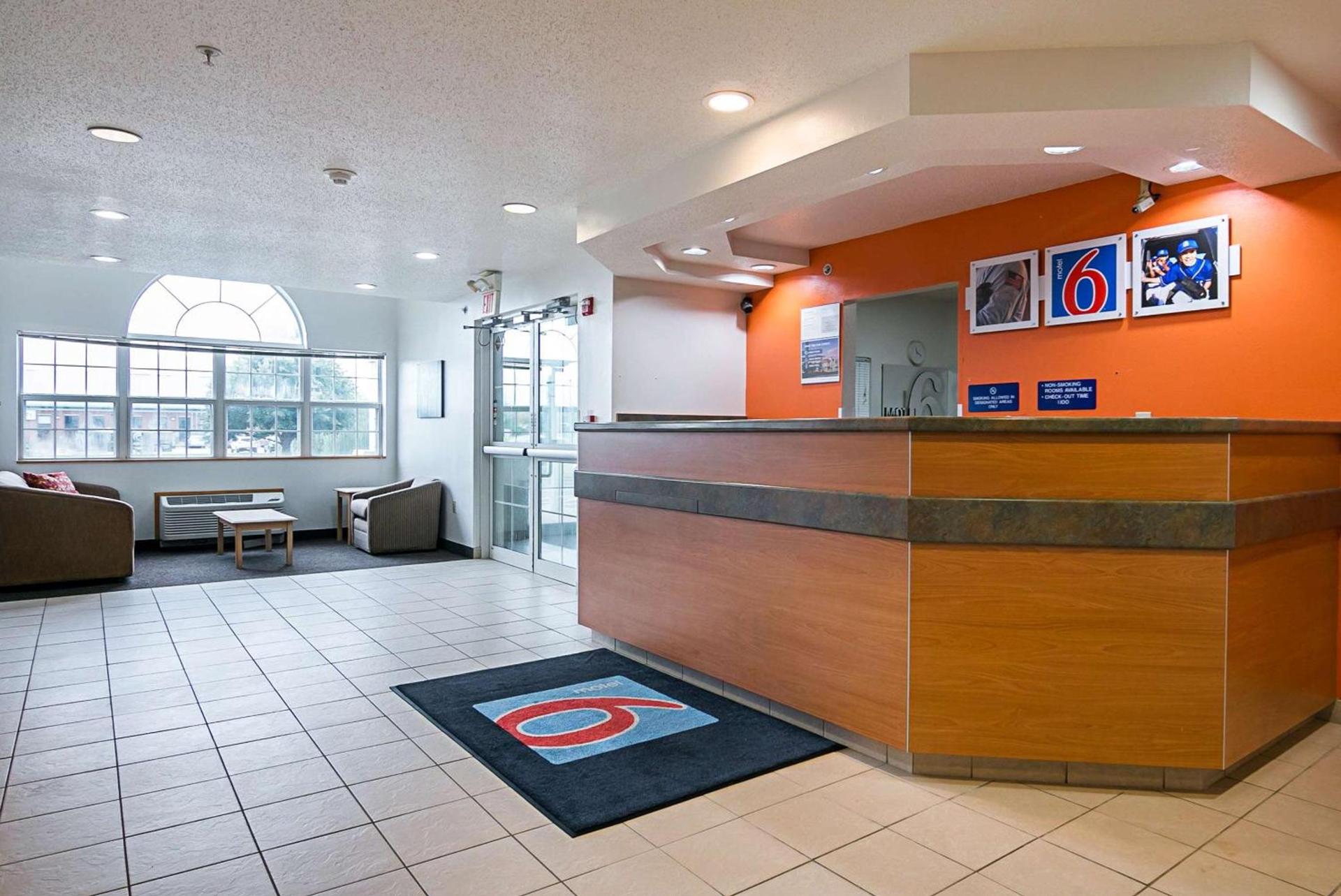 Motel 6-Sycamore, IL photo 53