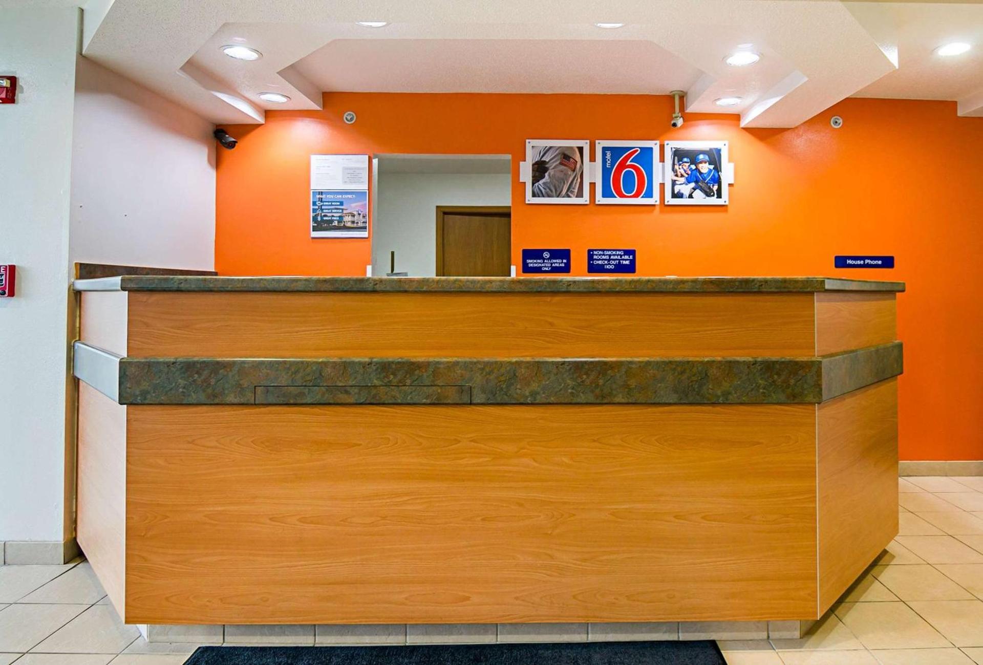 Motel 6-Sycamore, IL photo 52