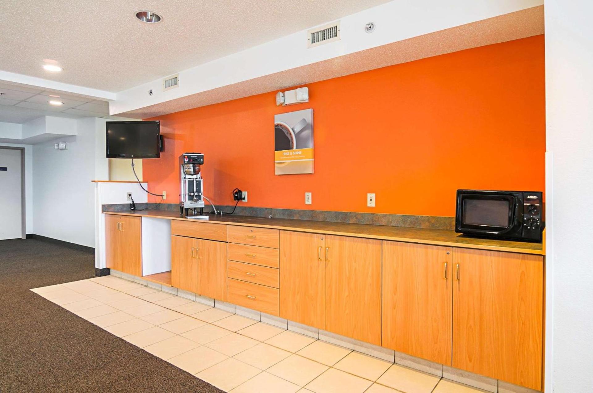 Motel 6-Sycamore, IL photo 50