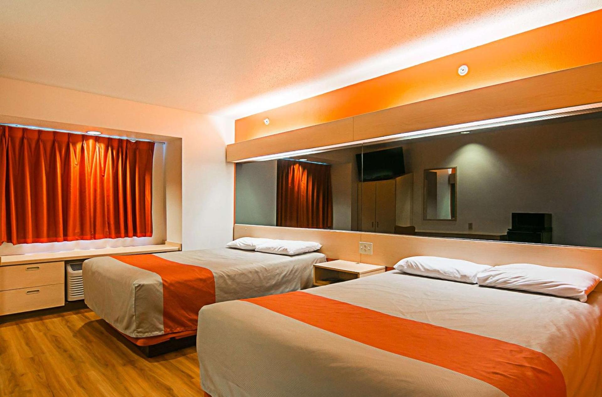 Motel 6-Sycamore, IL photo 49
