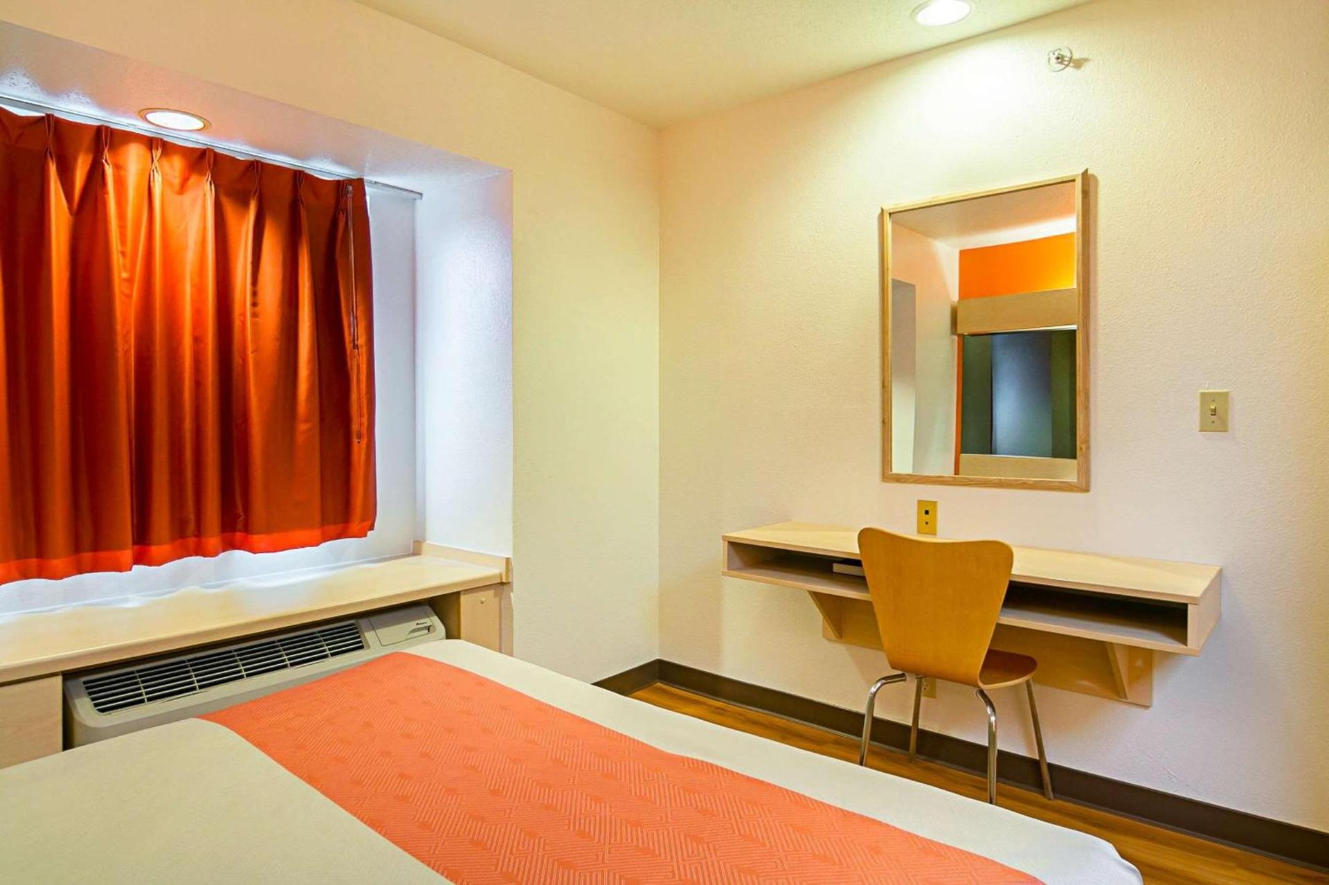 Motel 6-Sycamore, IL photo 41