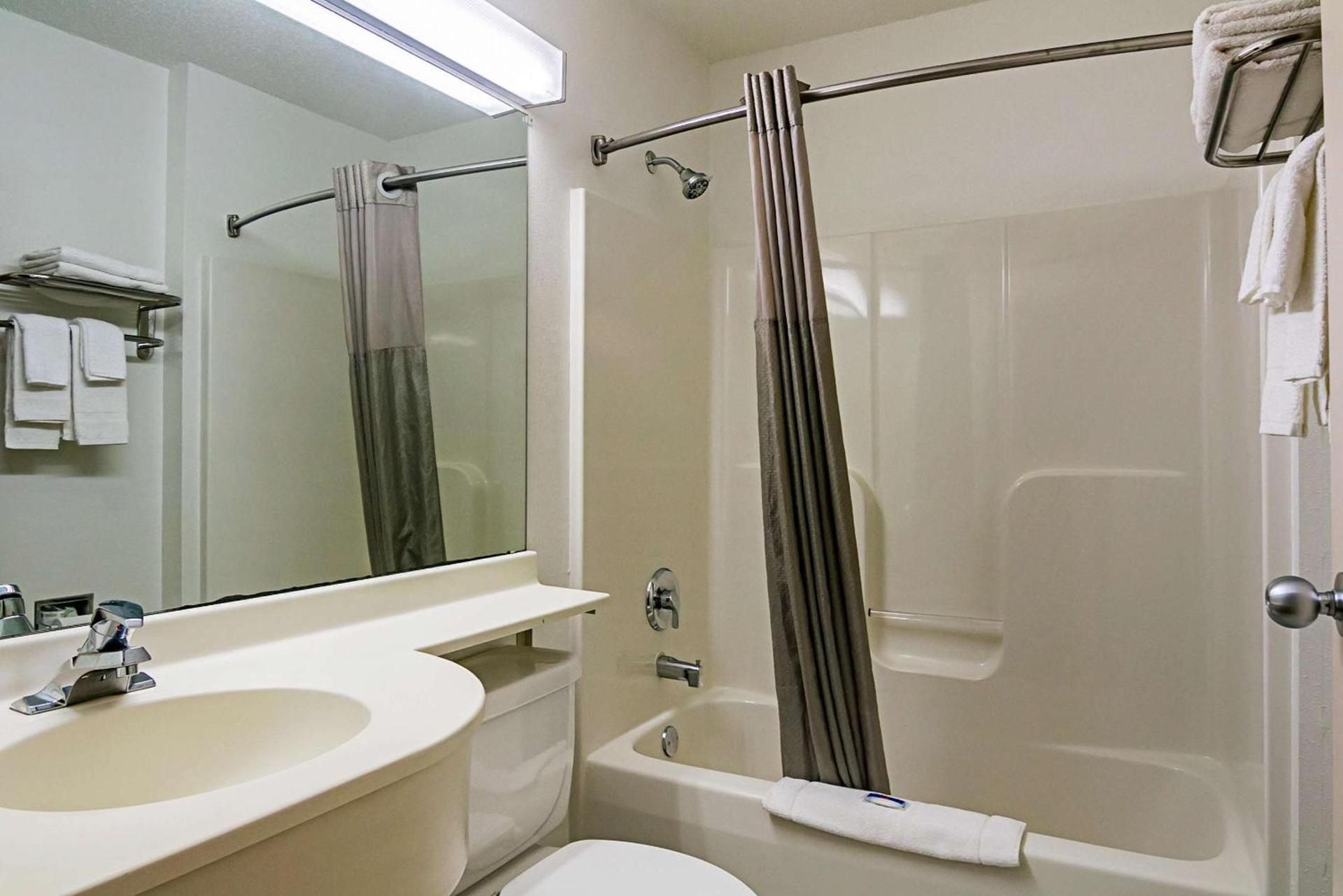 Motel 6-Sycamore, IL photo 37