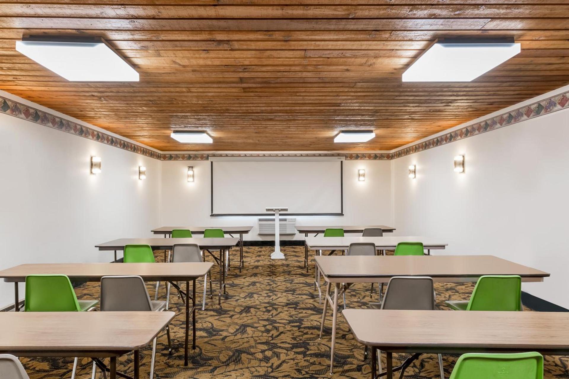 Americas Best Value Inn & Suites Atlantic photo 20