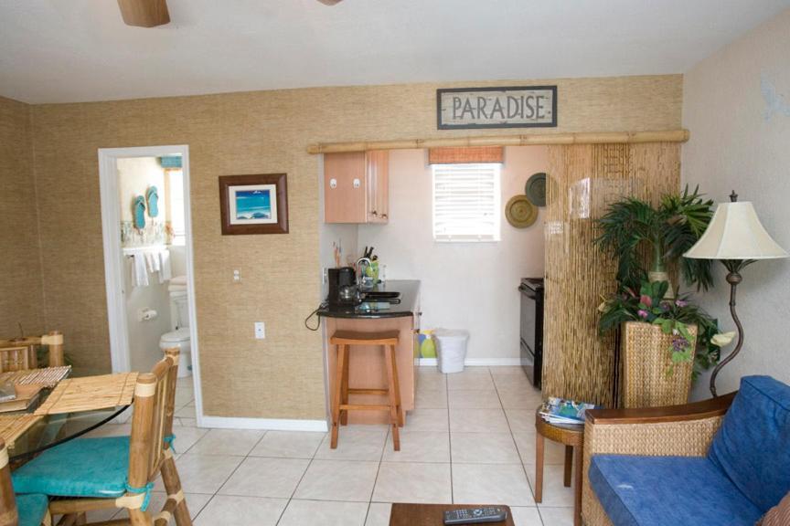 Camelot Beach Suites photo 23