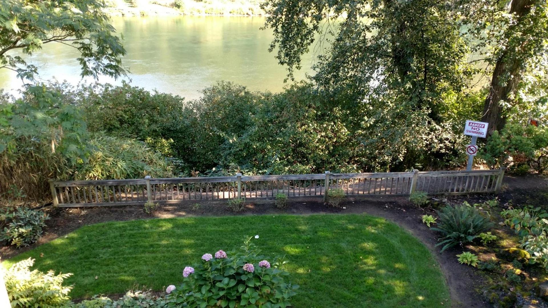 Lewis River Inn photo 25