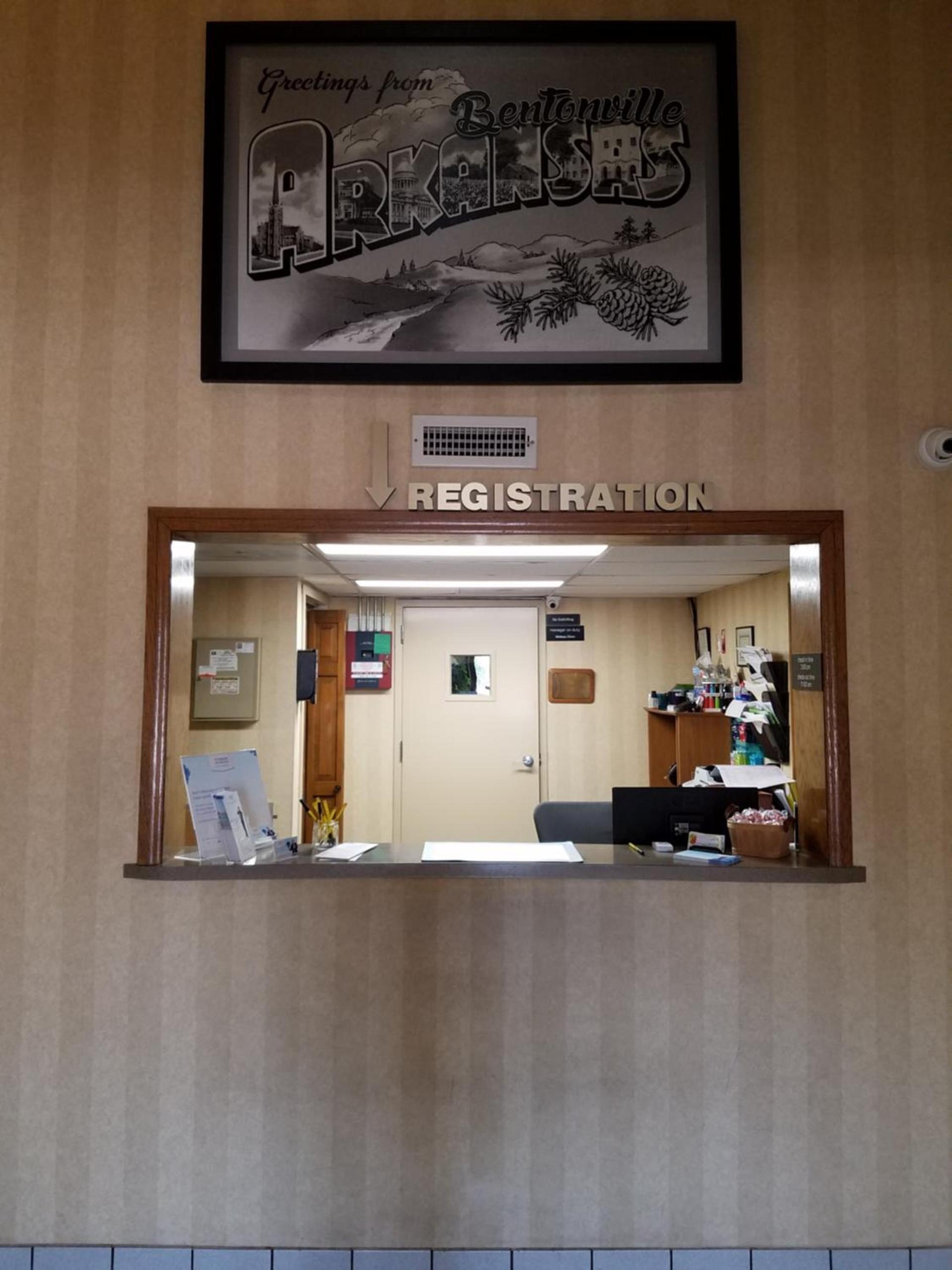 Super 8 by Wyndham Bentonville photo 33