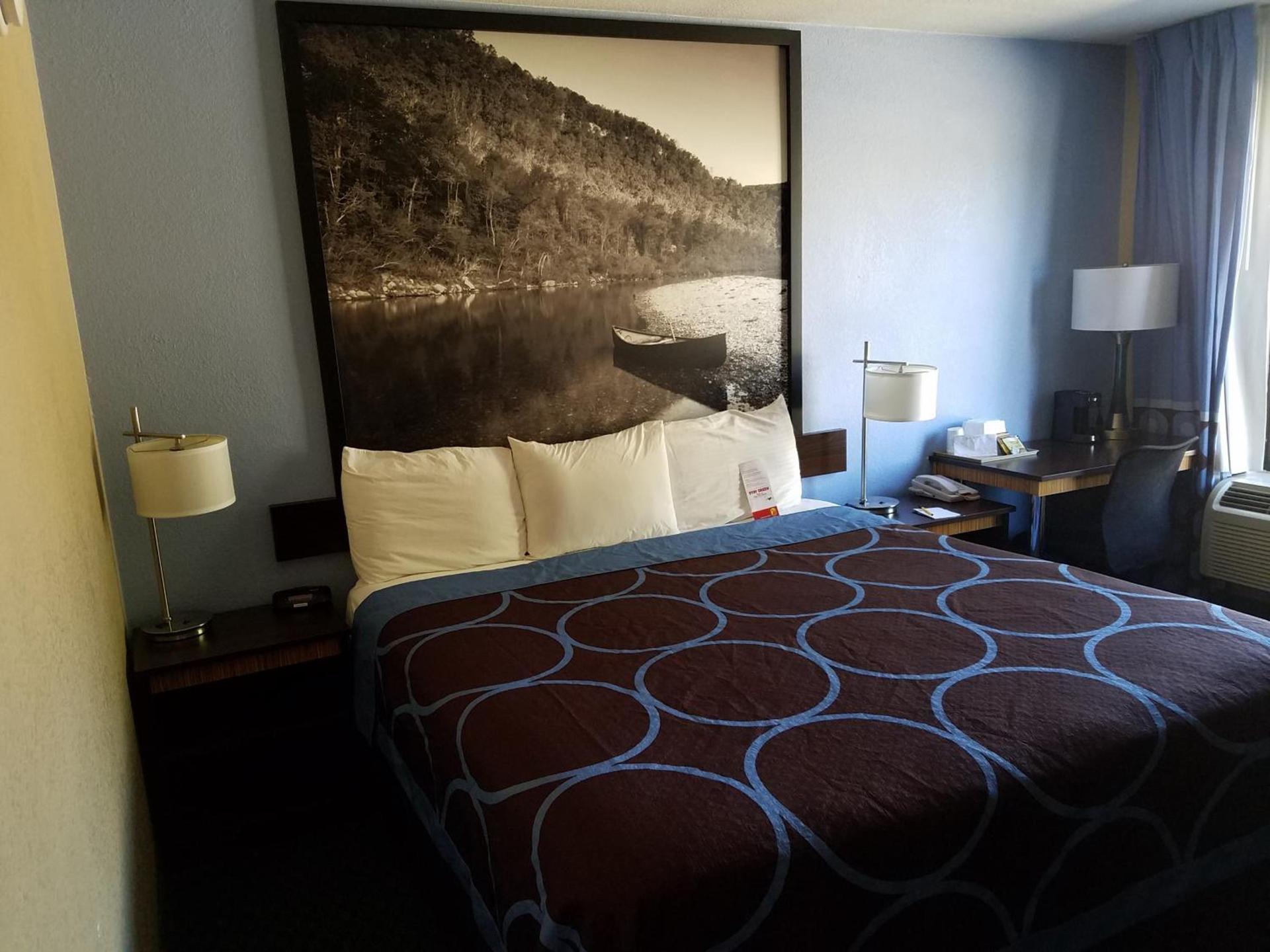 Super 8 by Wyndham Bentonville photo 35