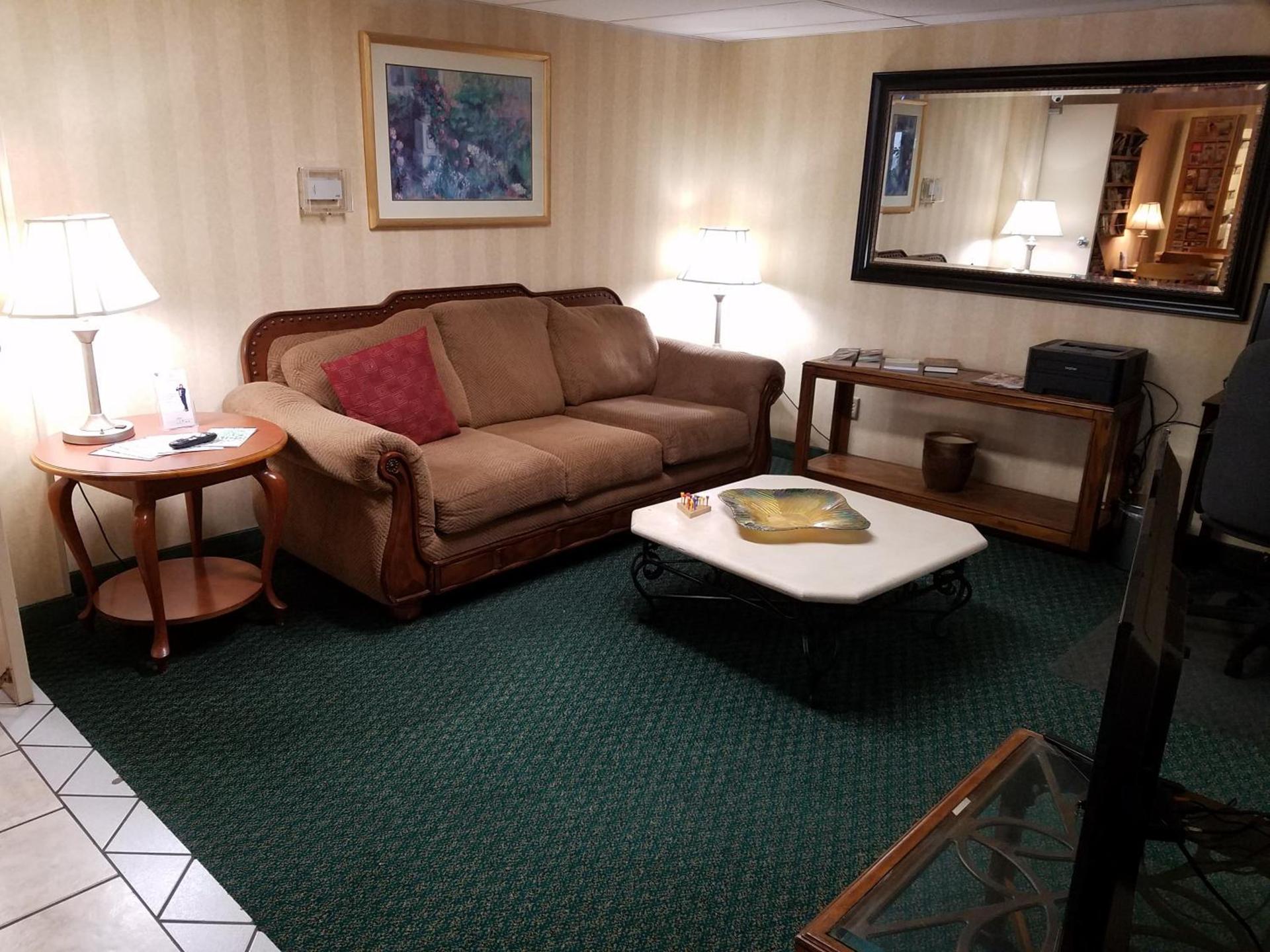 Super 8 by Wyndham Bentonville photo 39