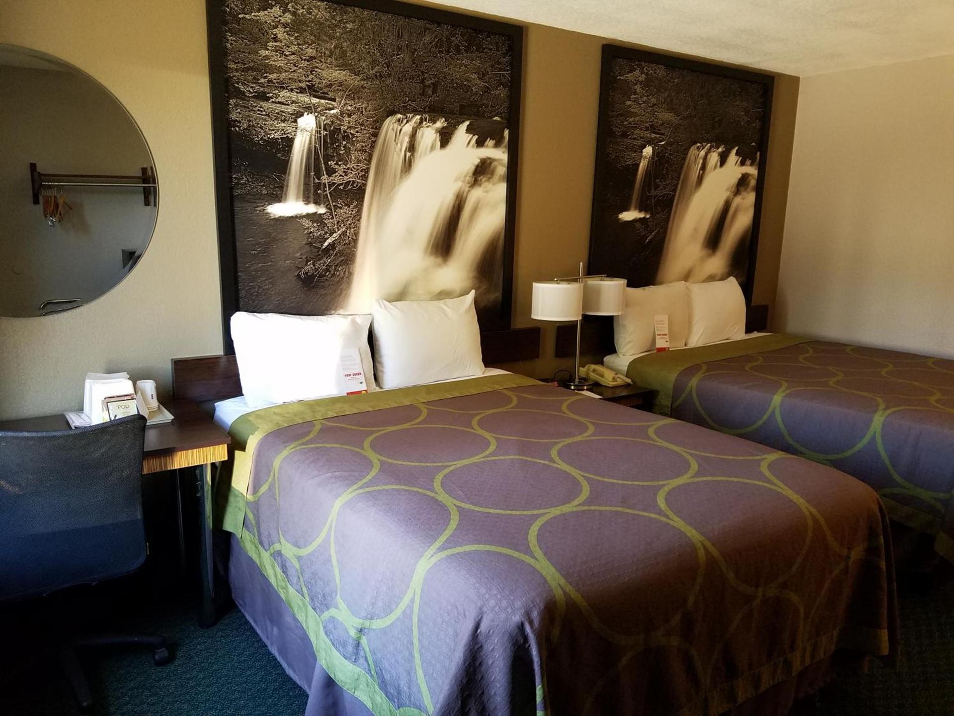 Super 8 by Wyndham Bentonville photo 44