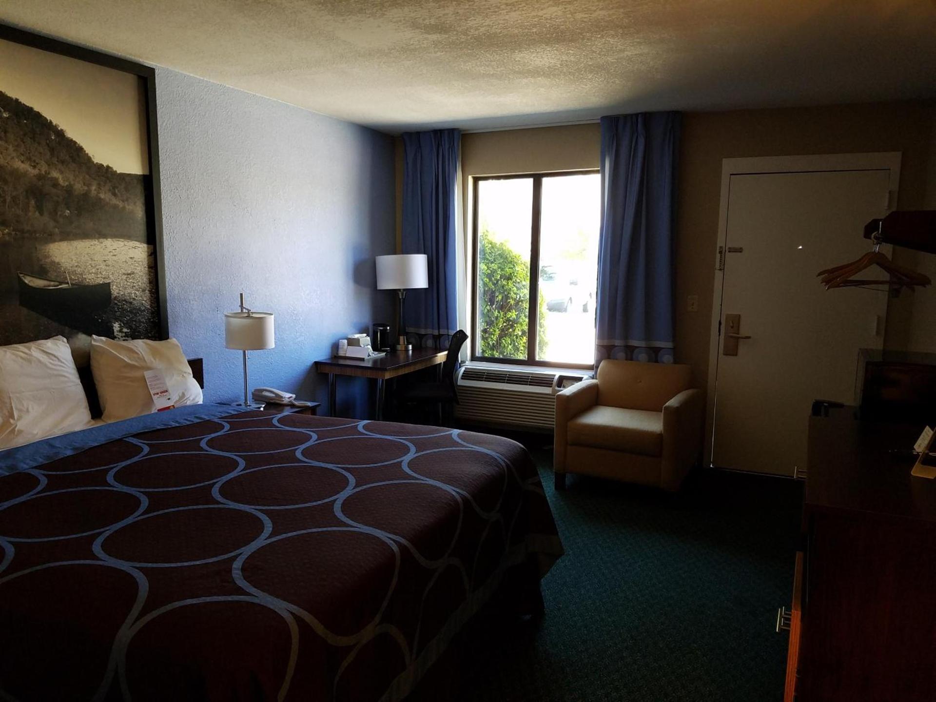 Super 8 by Wyndham Bentonville photo 50