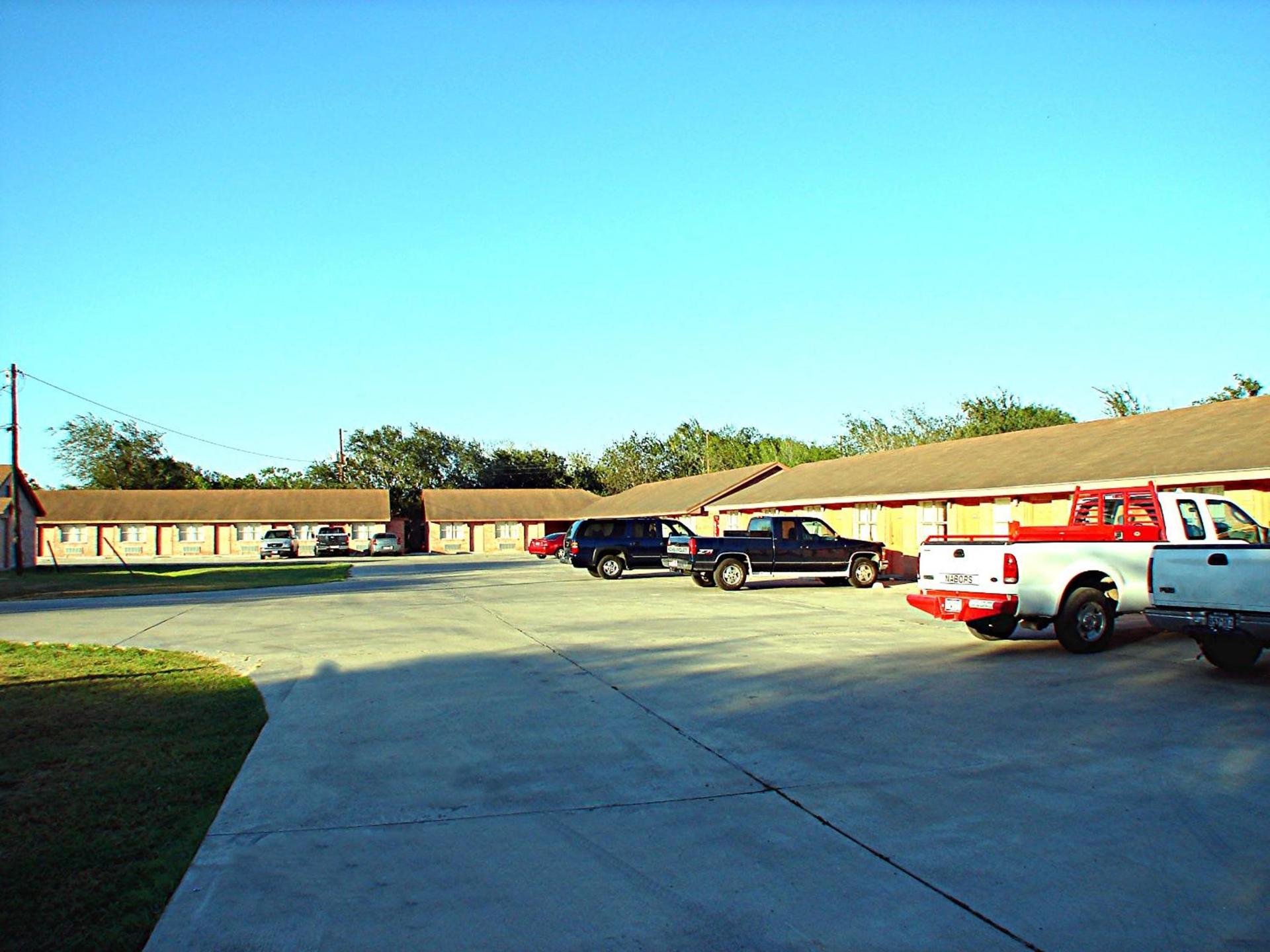 Lakeside inn & suites by OYO Mathis I 37 photo 8