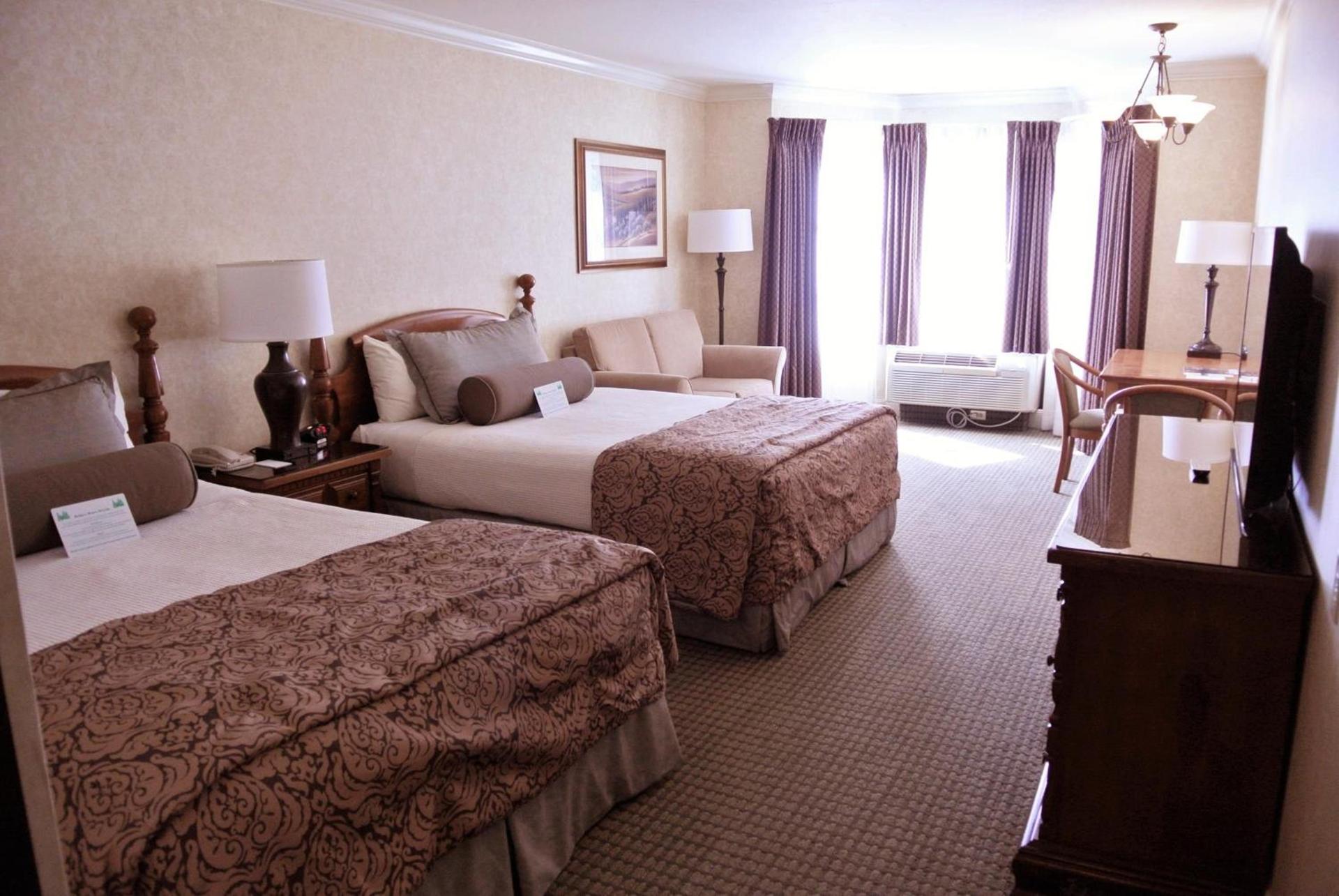 Cow Hollow Inn and Suites photo 10