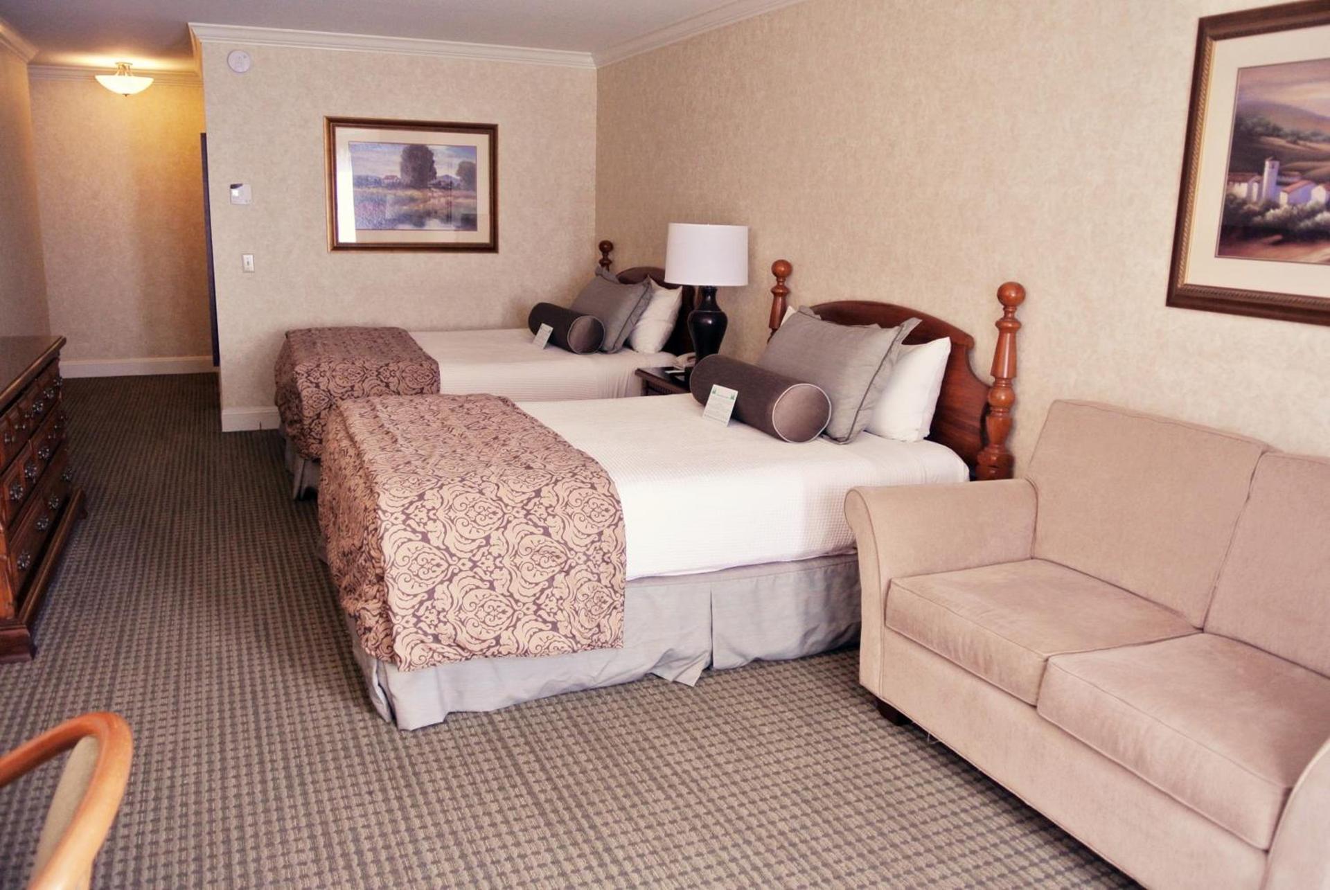 Cow Hollow Inn and Suites photo 11