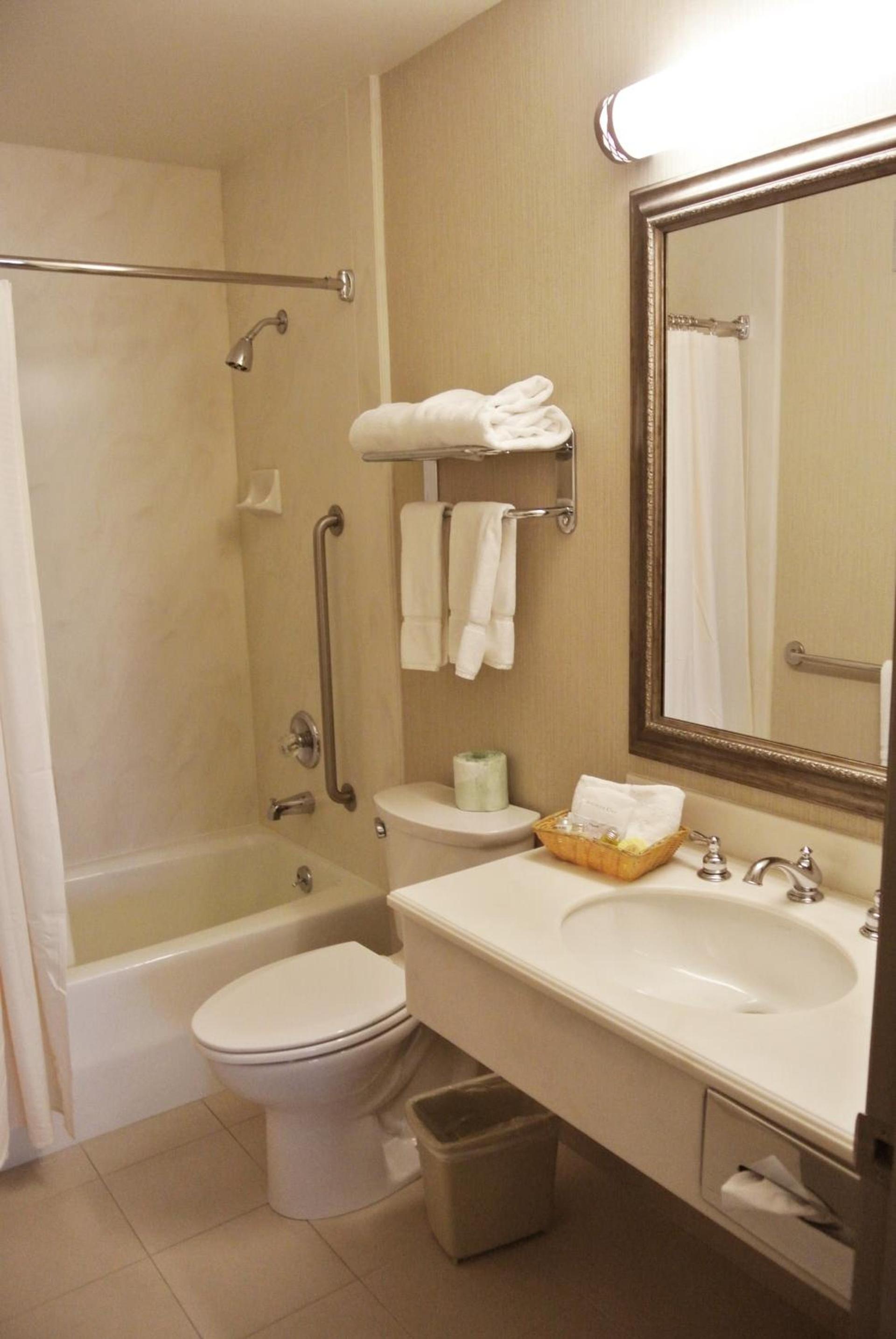 Cow Hollow Inn and Suites photo 13