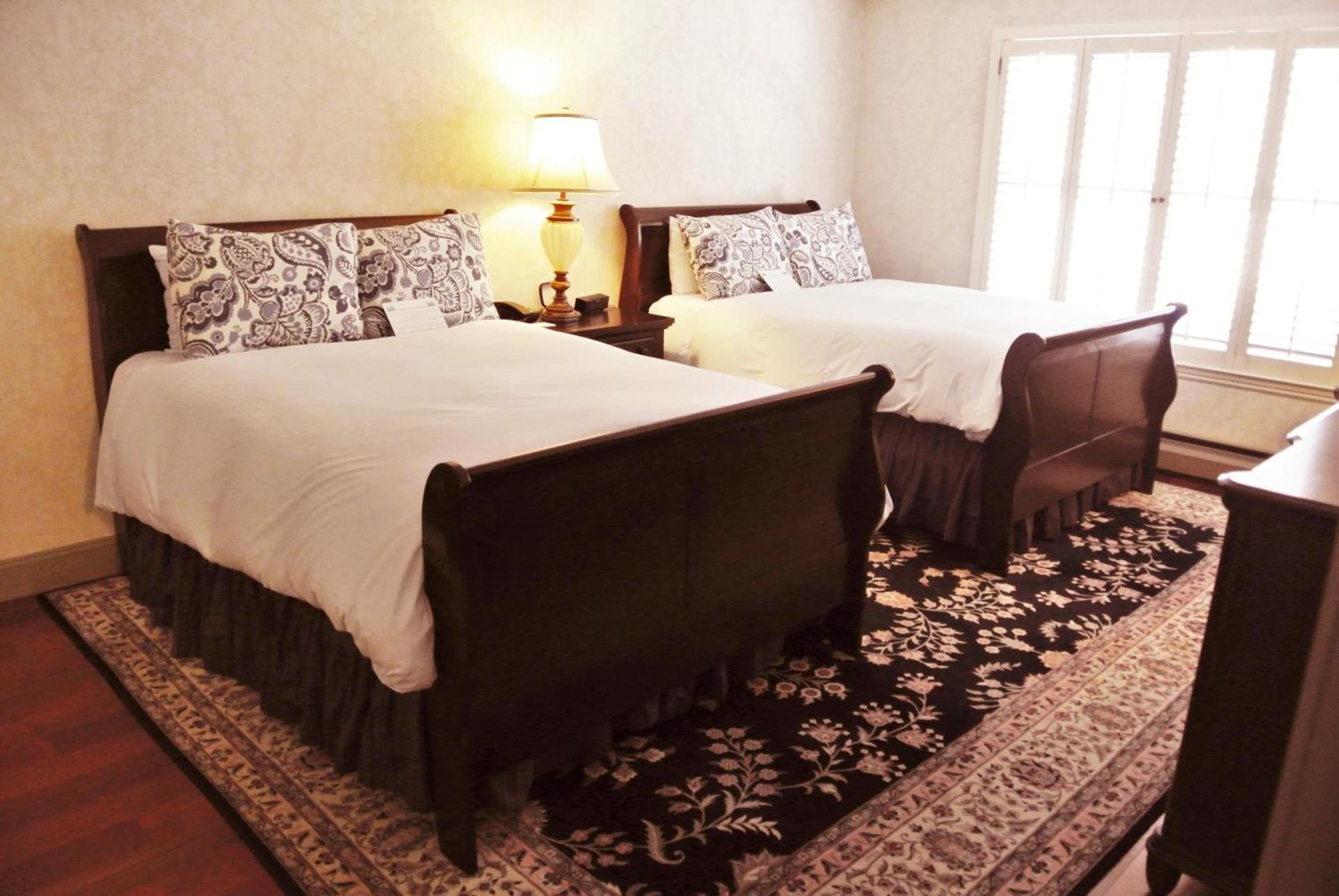 Cow Hollow Inn and Suites photo 32