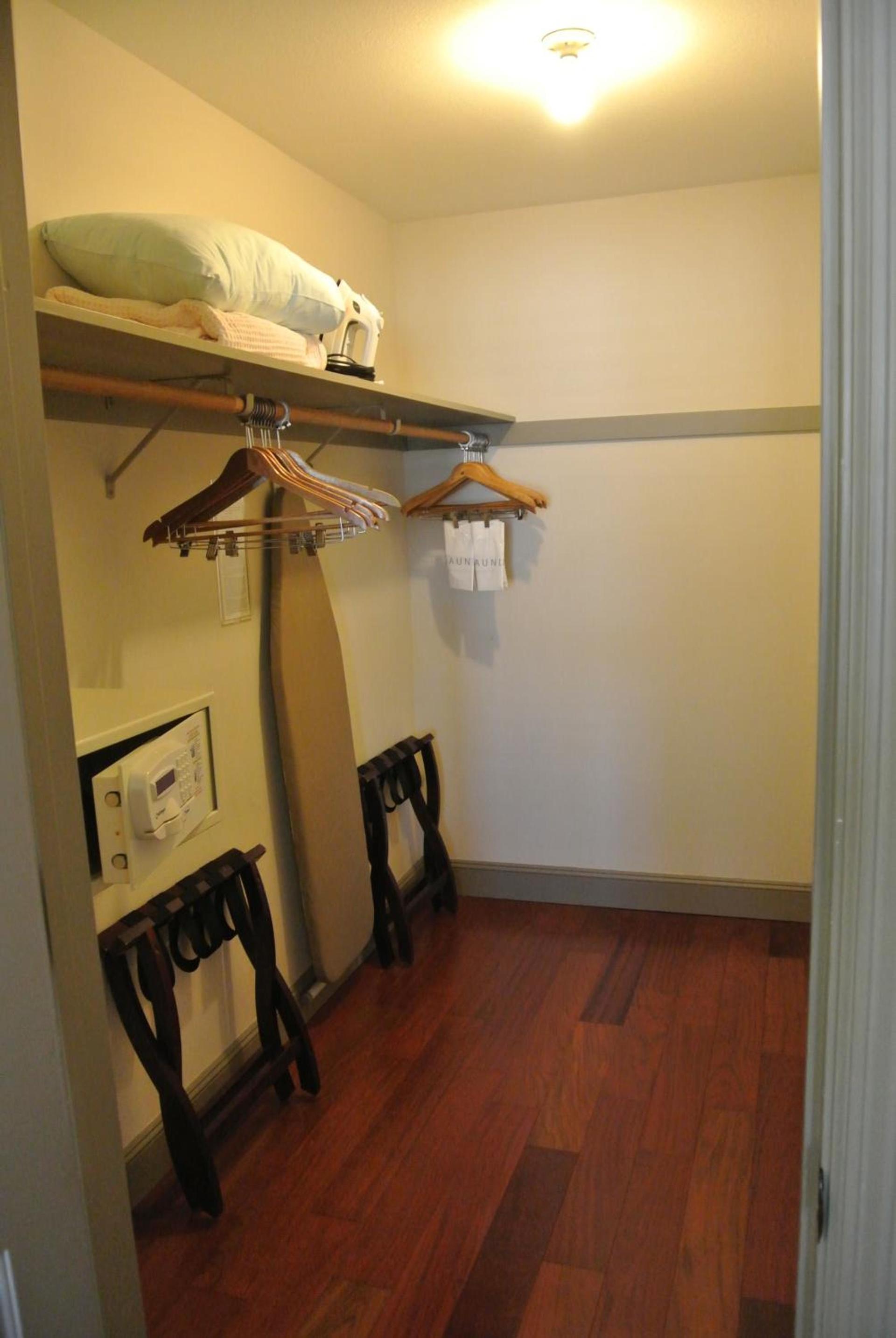 Cow Hollow Inn and Suites photo 22