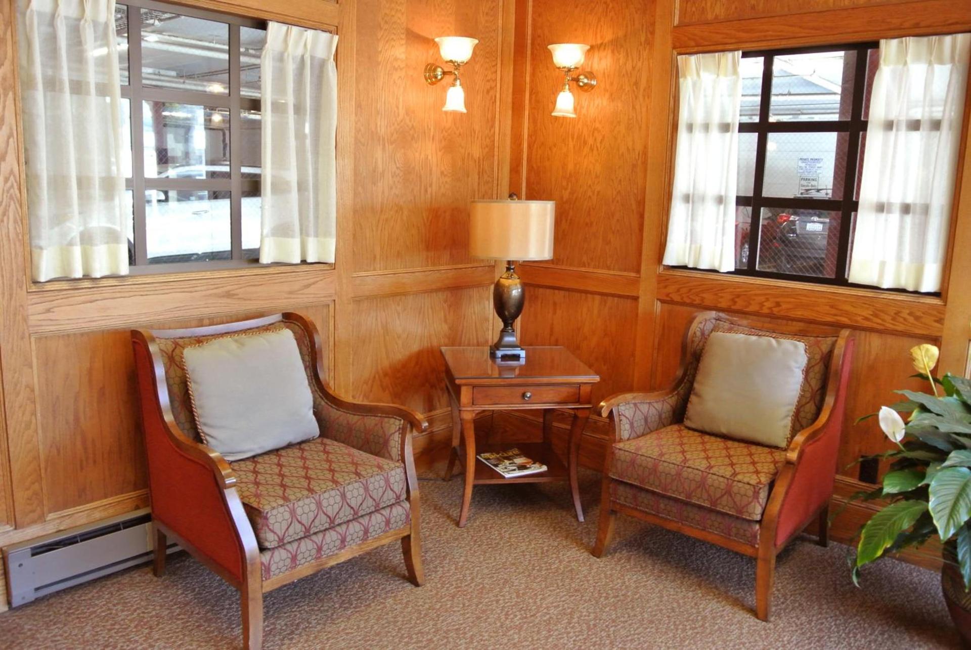 Cow Hollow Inn and Suites photo 2