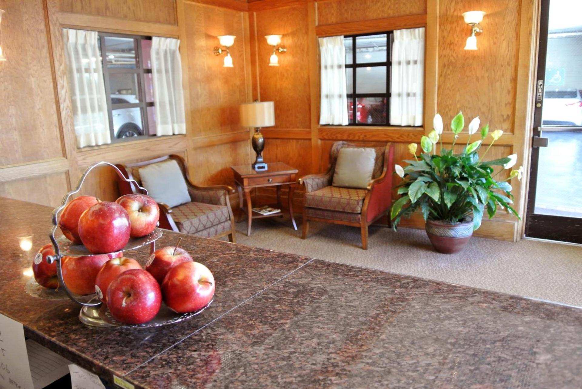 Cow Hollow Inn and Suites photo 18