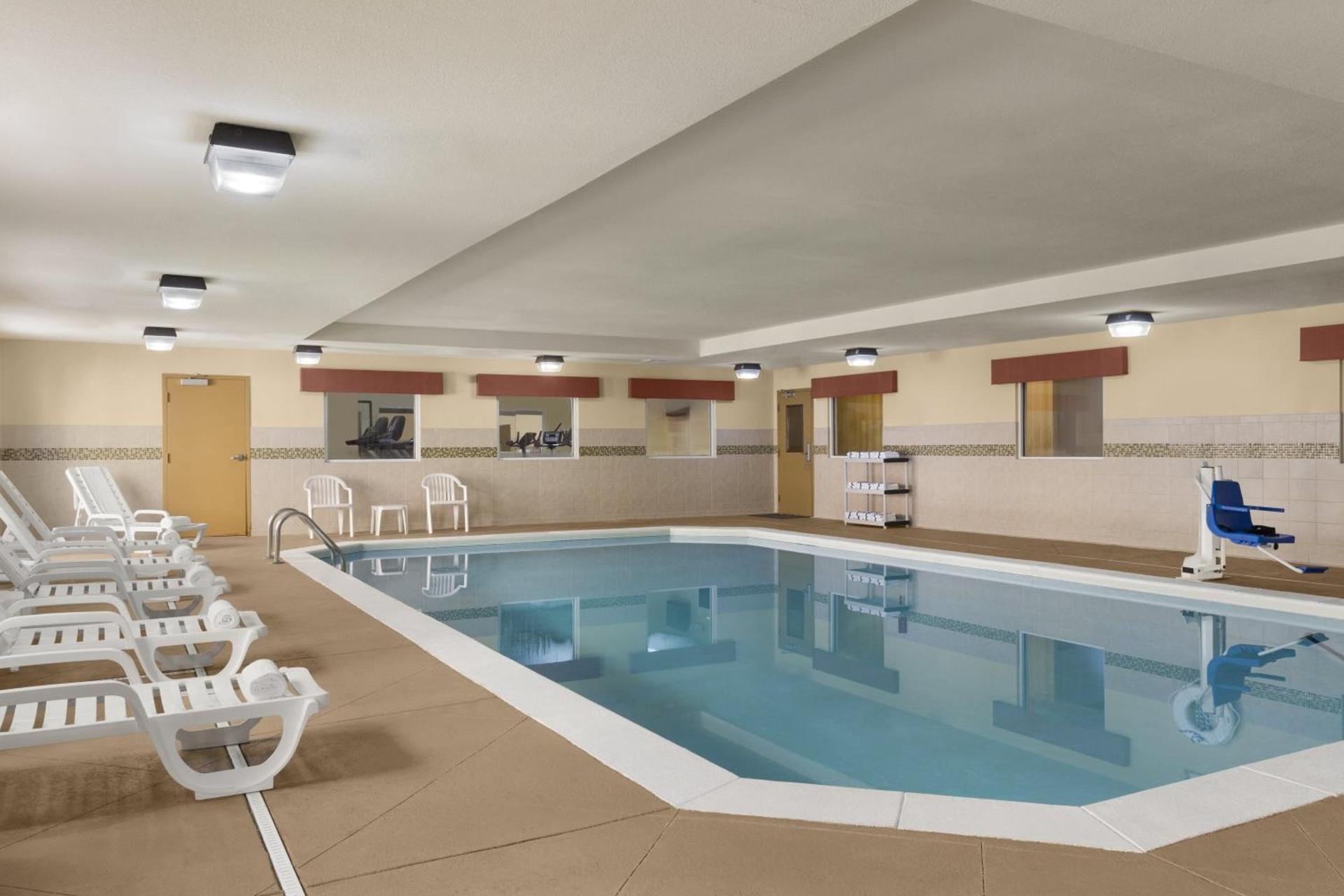 Country Inn & Suites by Radisson, Macon North, GA photo 14