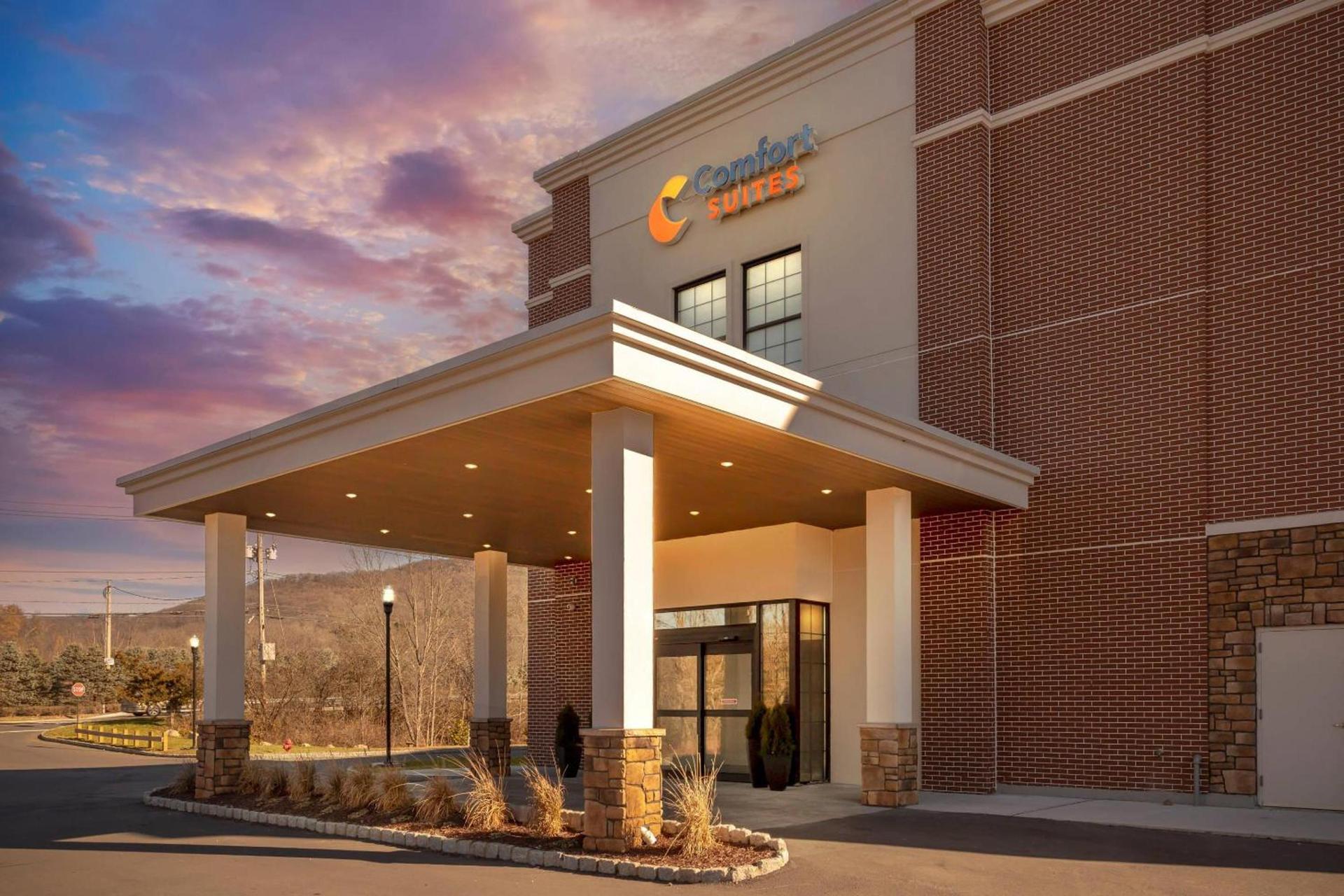 Comfort Suites Central Valley - Woodbury photo 30