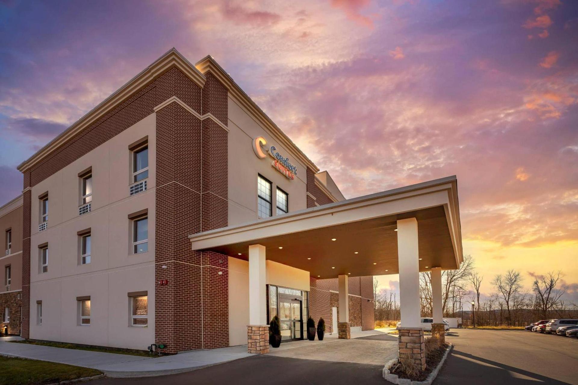 Comfort Suites Central Valley - Woodbury photo 29