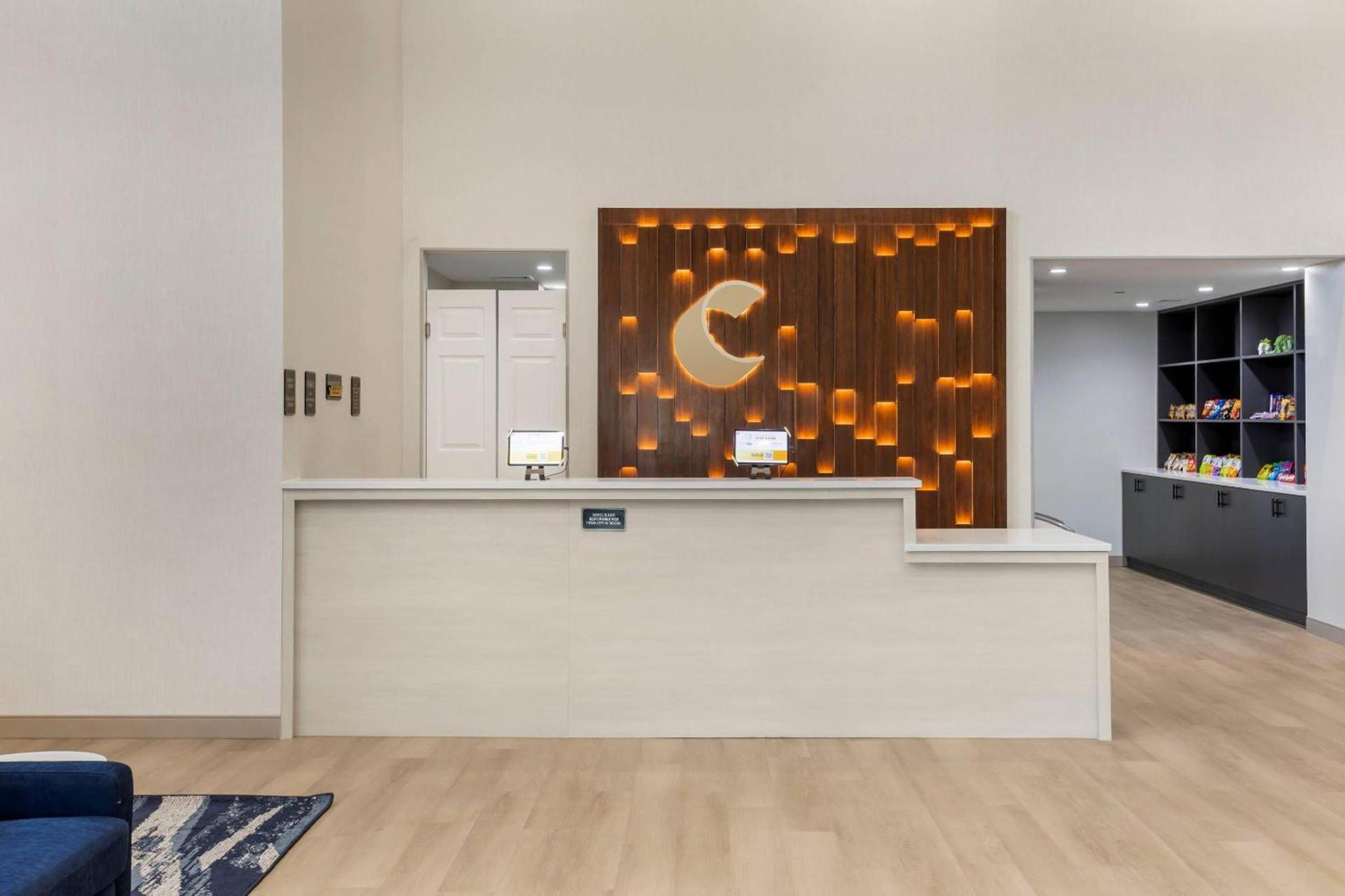 Comfort Suites Central Valley - Woodbury photo 28