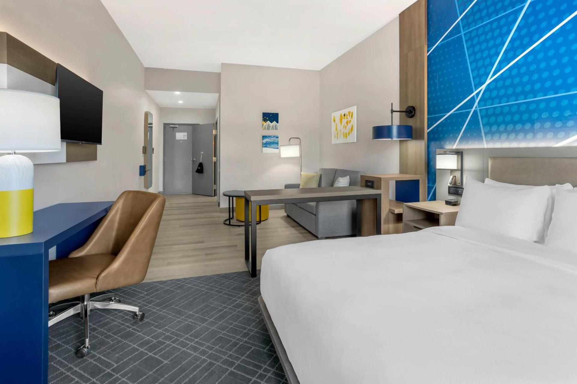 Comfort Suites Central Valley - Woodbury photo 14