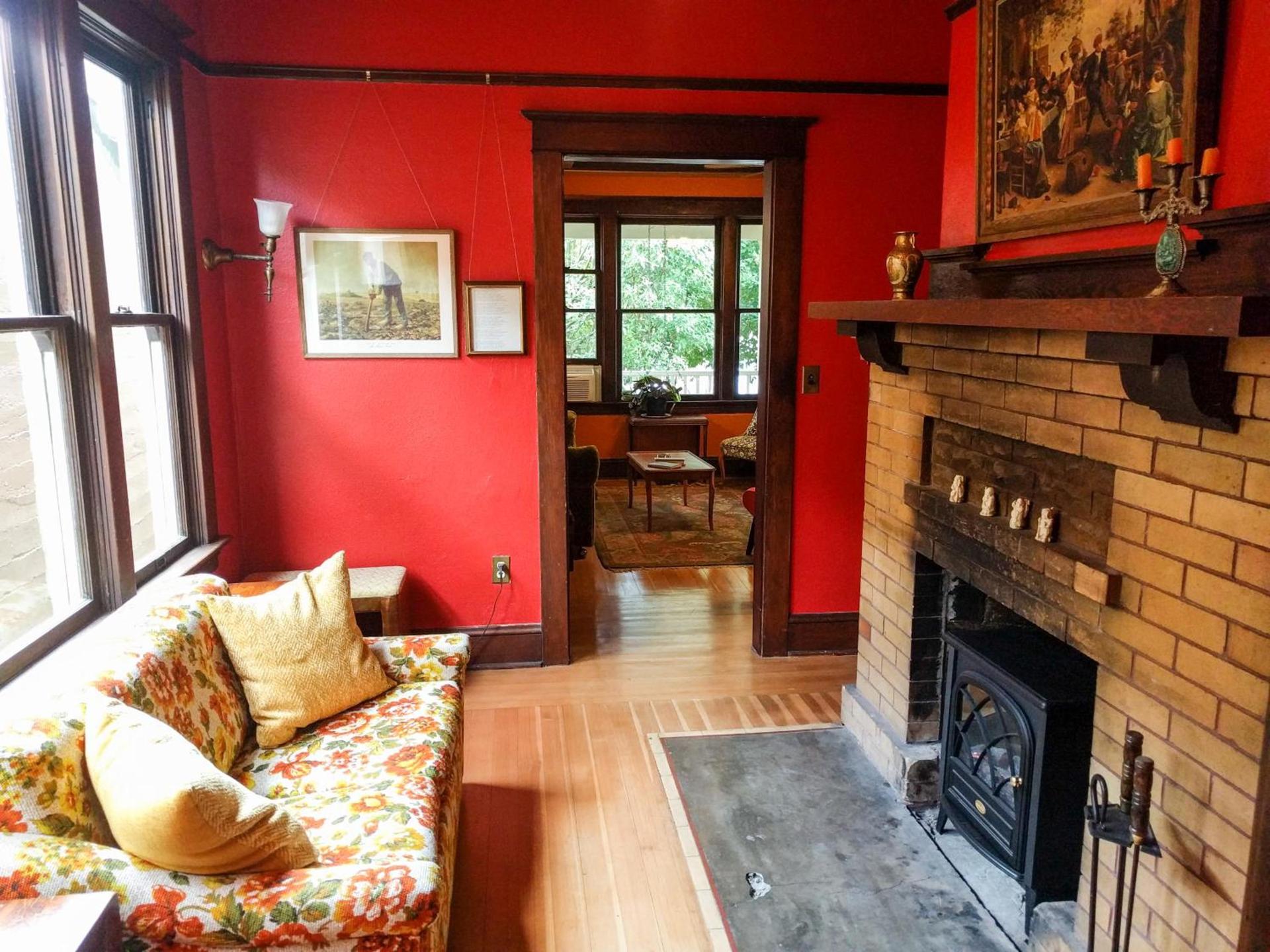 Bluebird Guesthouse photo 2
