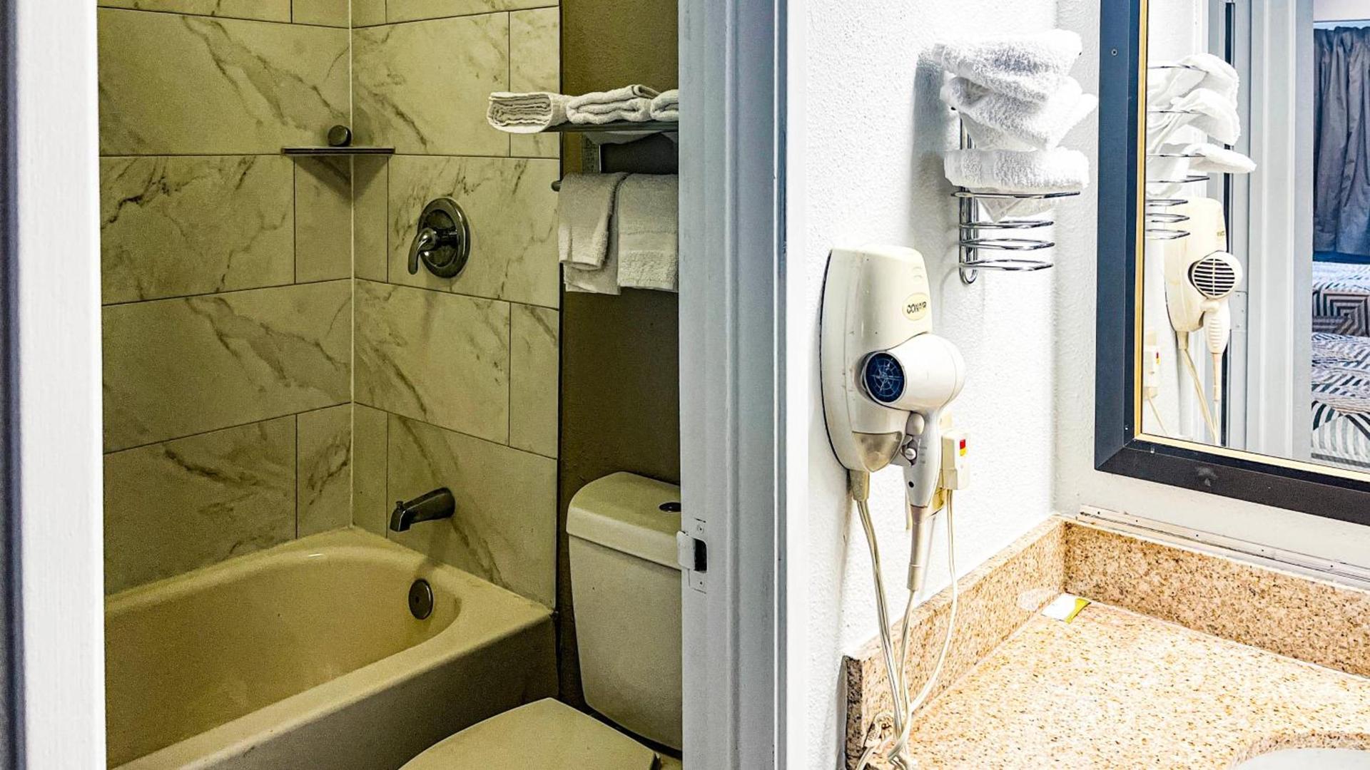 Studio 6 Suites Dallas TX - Loop 12 West photo 2