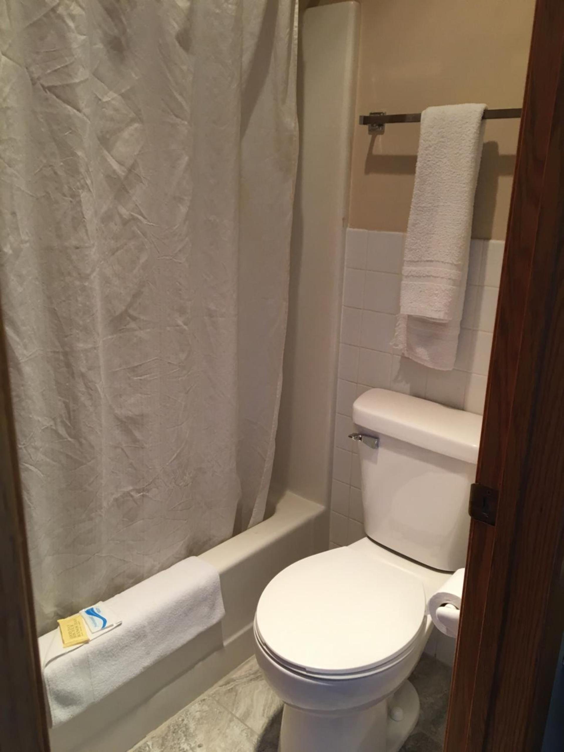 Budget Host Inn Fridley photo 10