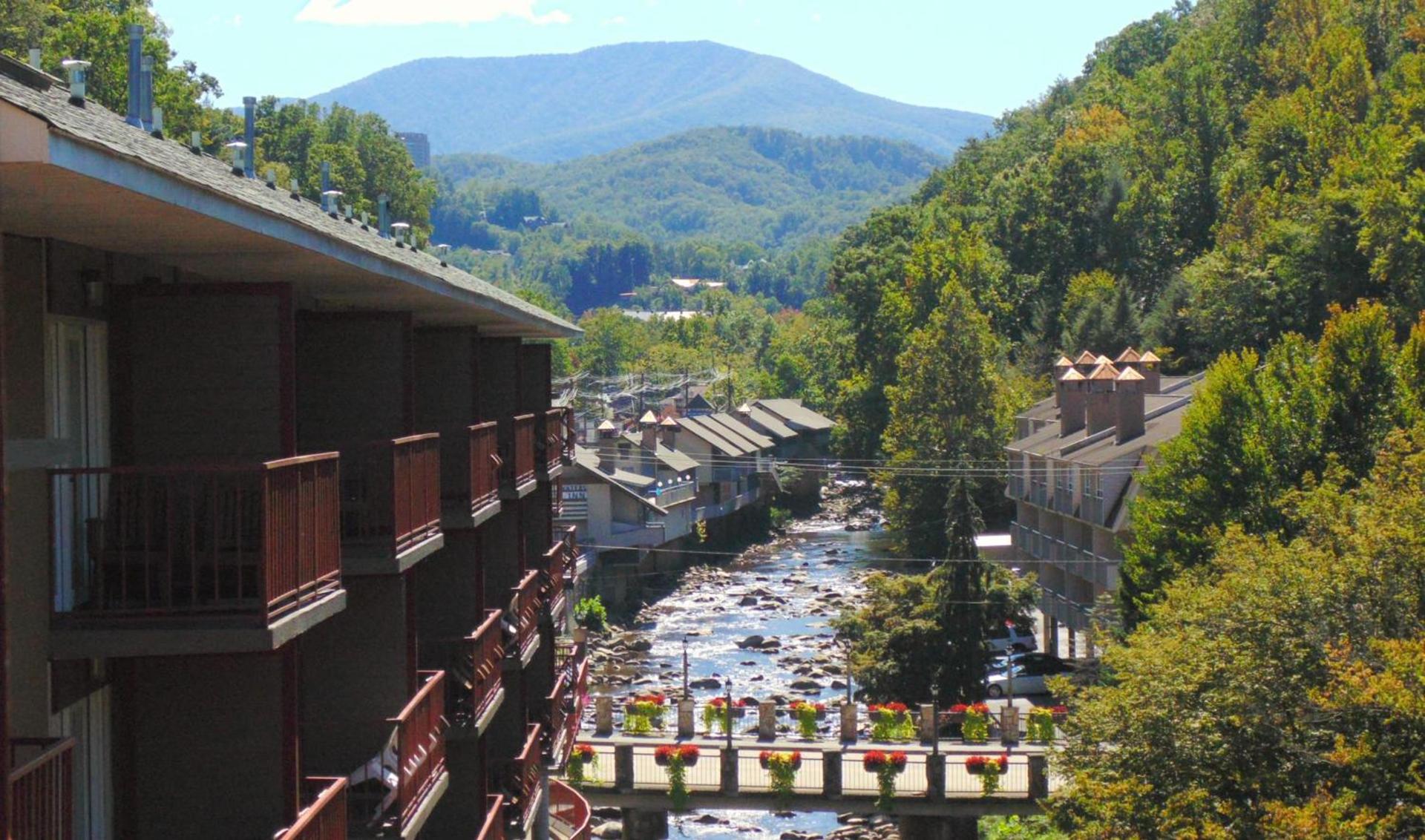 Baymont by Wyndham Gatlinburg On The River — hotel in Gatlinburg
