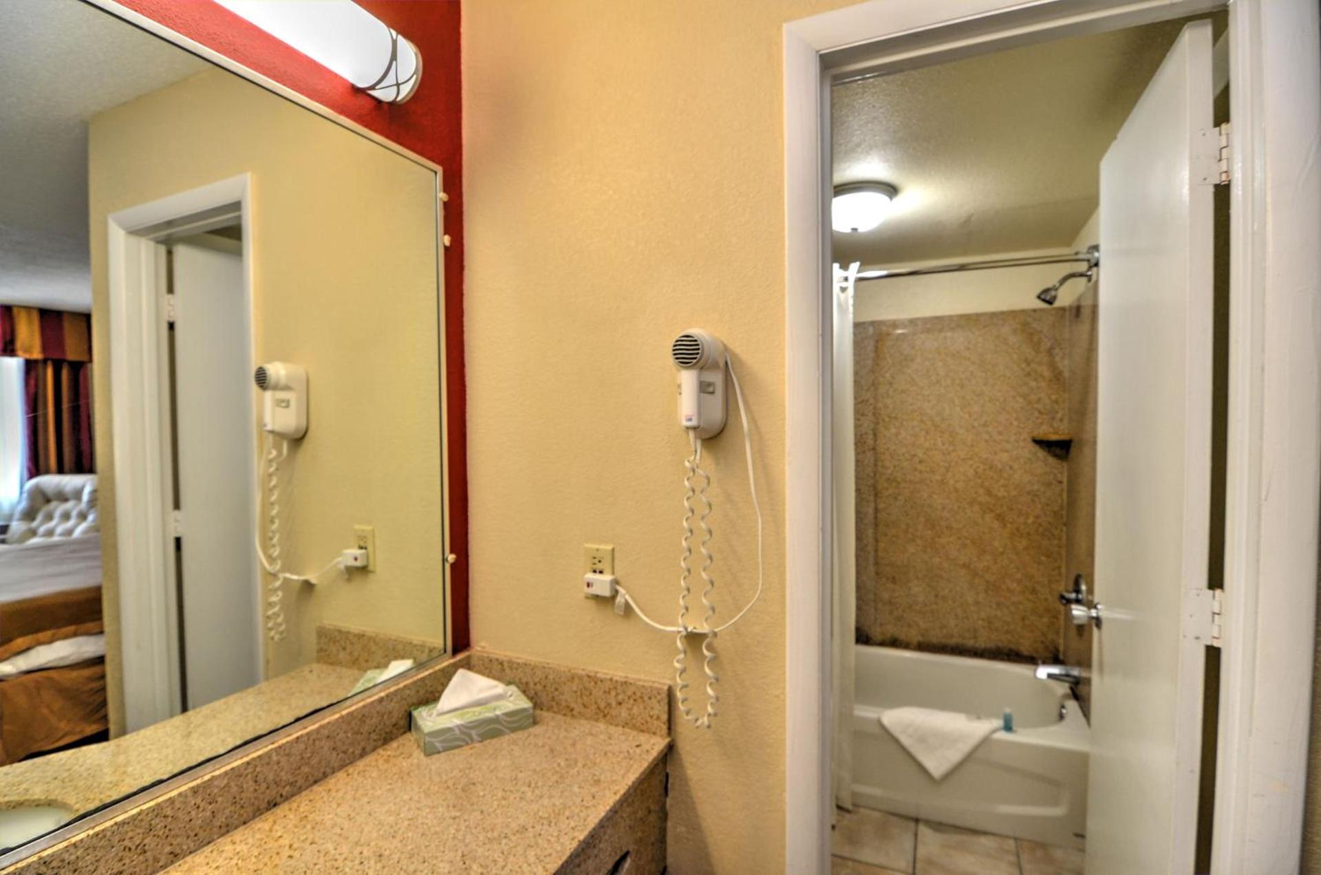 Sunset Inn photo 16