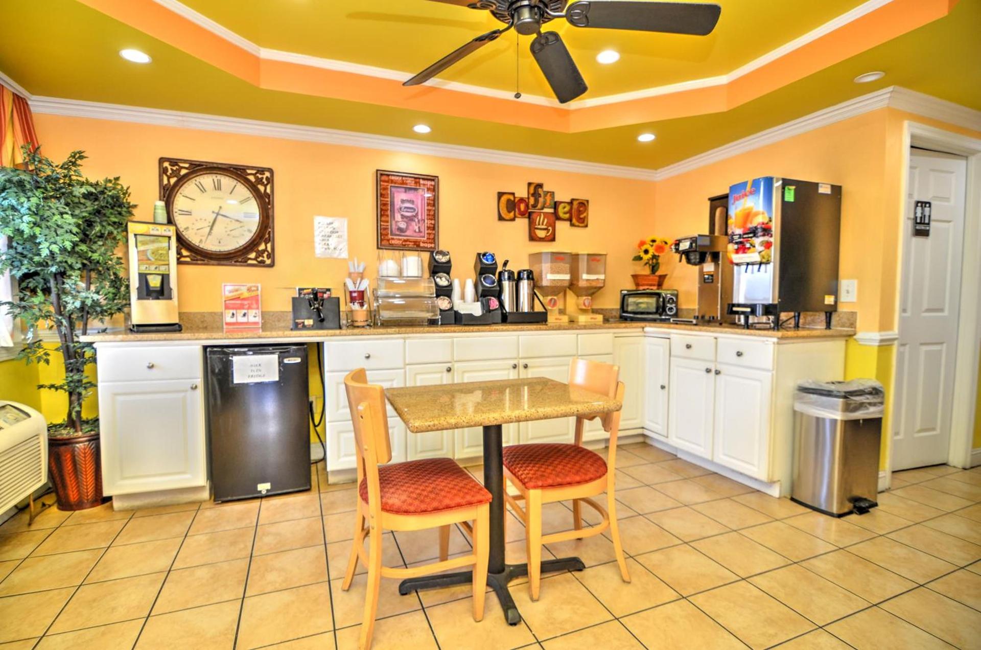 Sunset Inn photo 2