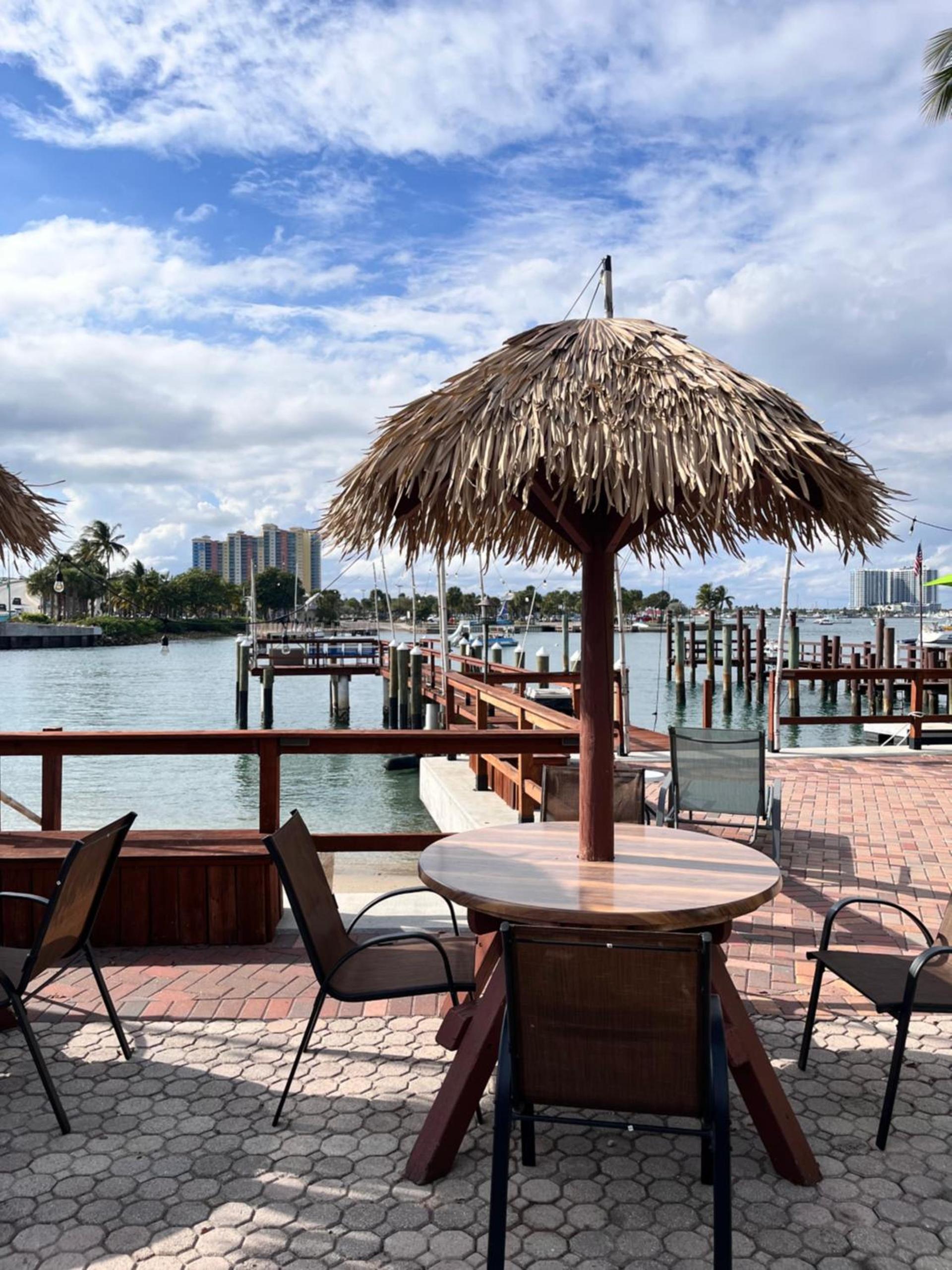 Blue Heron Bridge Hotel and Dive Club — hotel in Riviera Beach