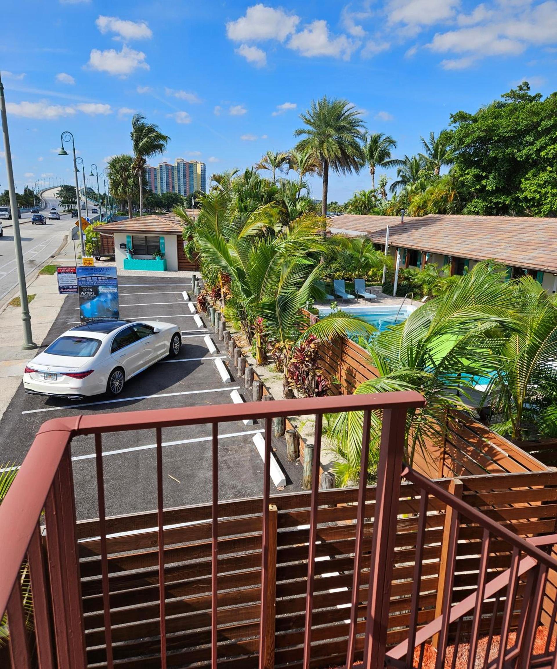 Blue Heron Bridge Hotel and Dive Club photo 30