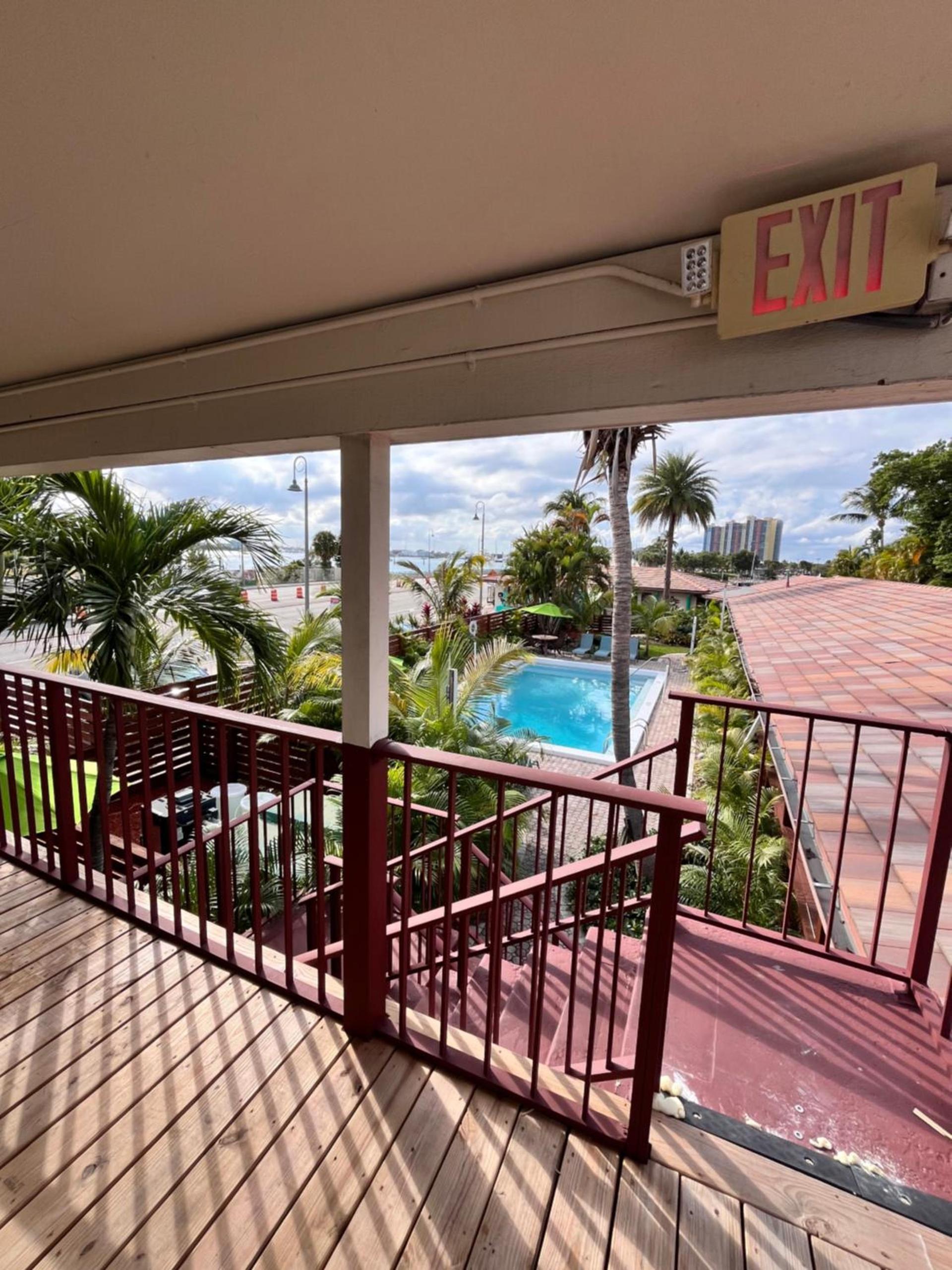 Blue Heron Bridge Hotel and Dive Club photo 20