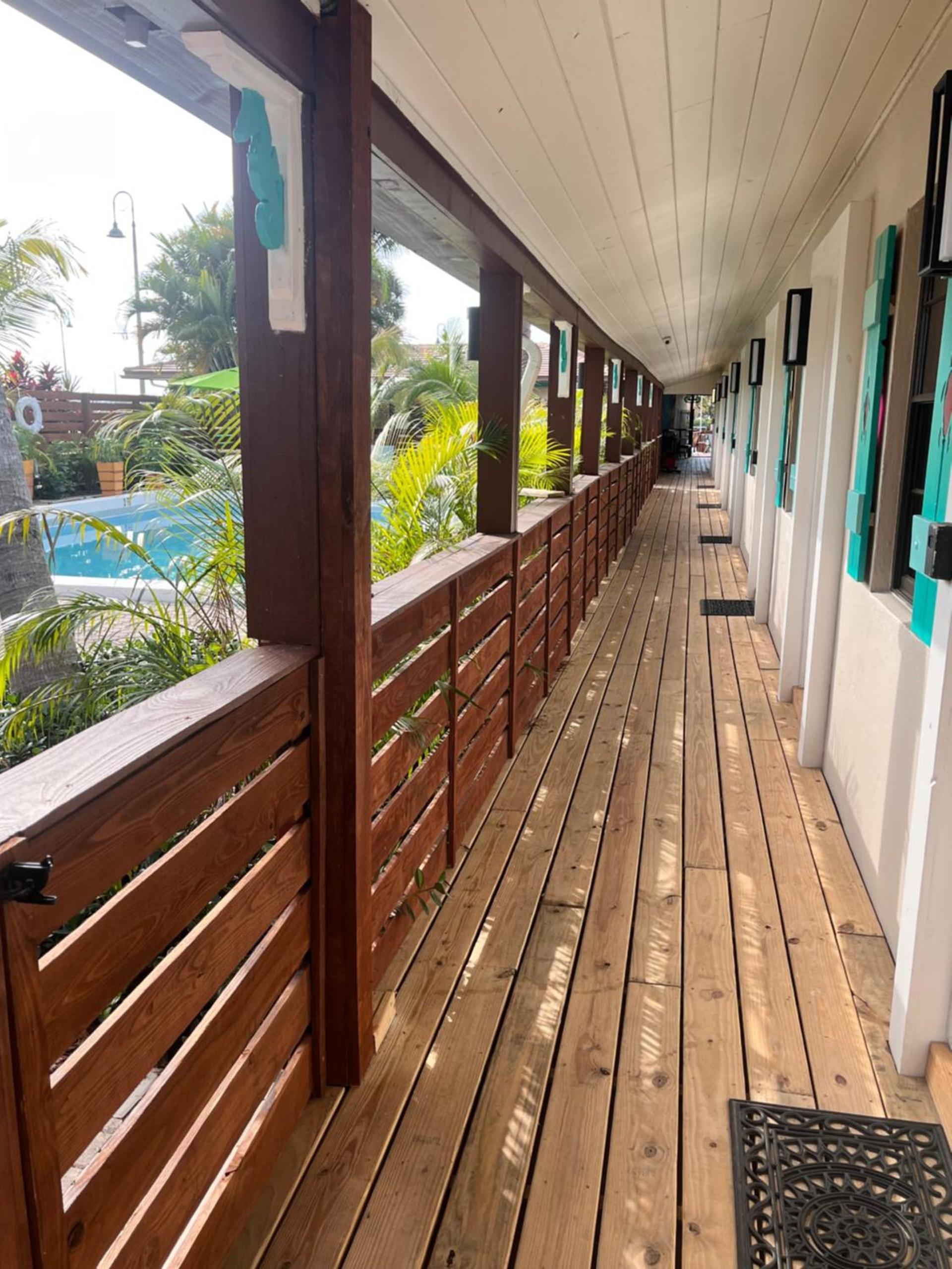 Blue Heron Bridge Hotel and Dive Club photo 16