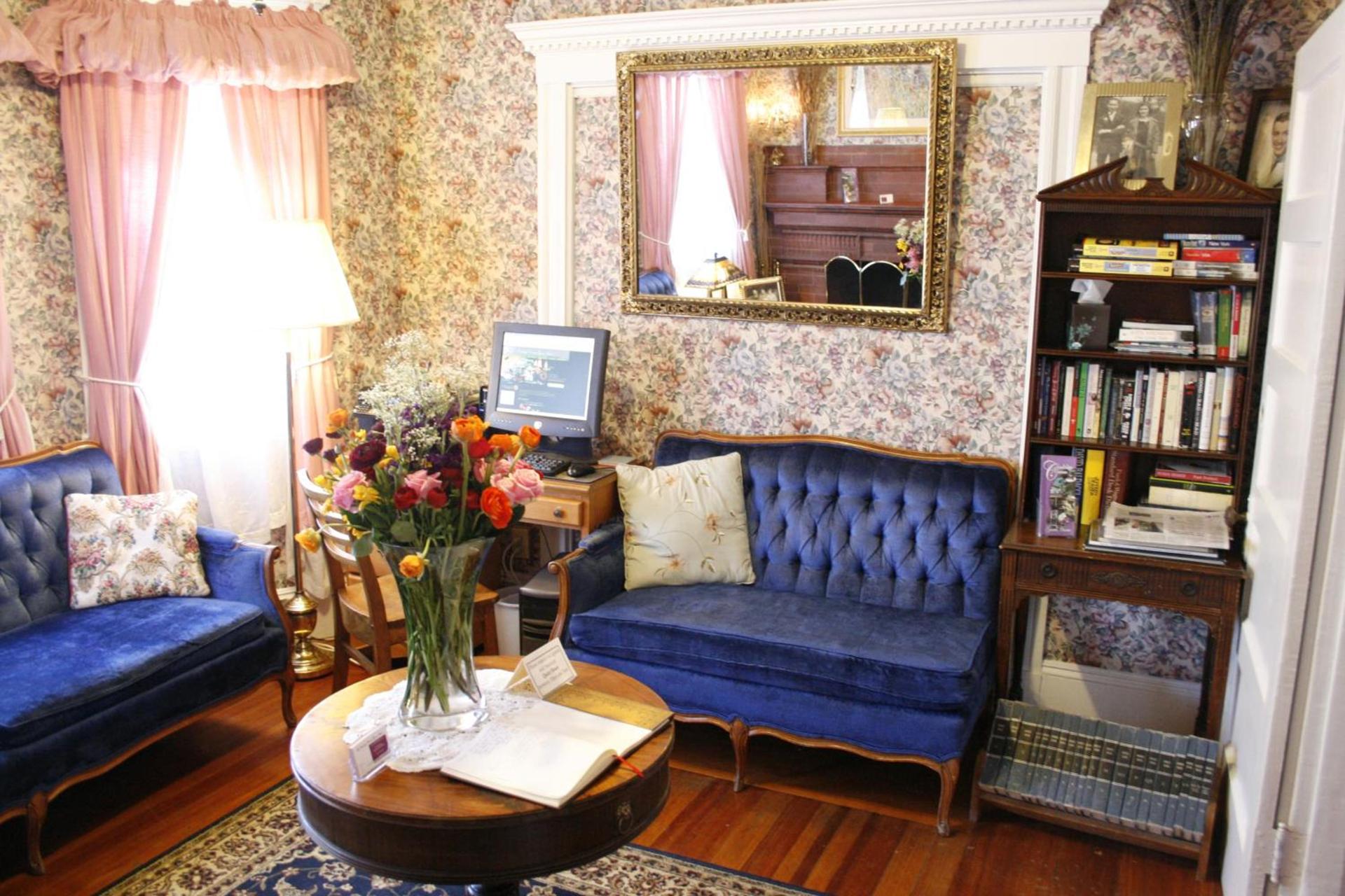 The Coolidge Corner Guest House: A Brookline Bed and Breakfast photo 16