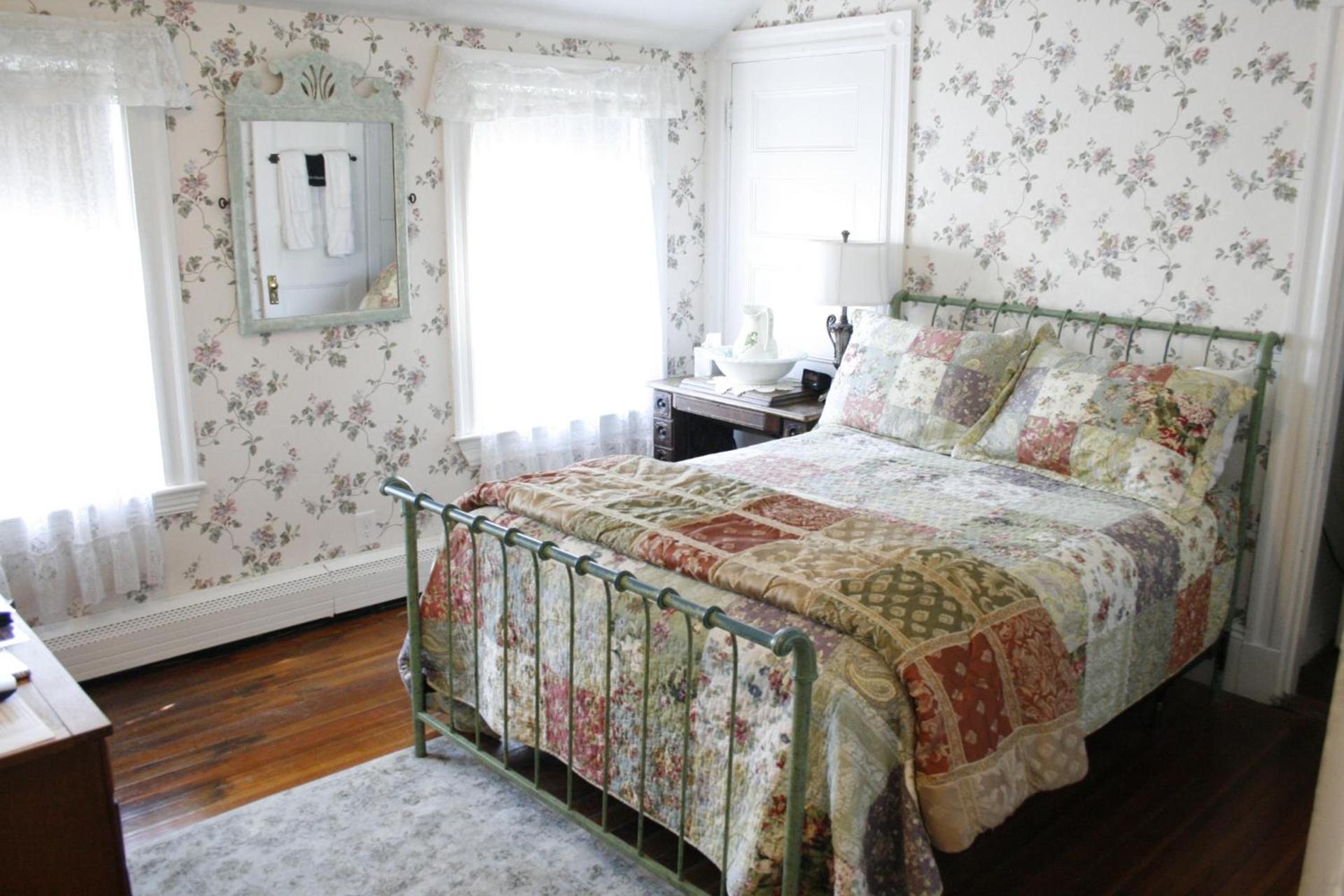 The Coolidge Corner Guest House: A Brookline Bed and Breakfast photo 51