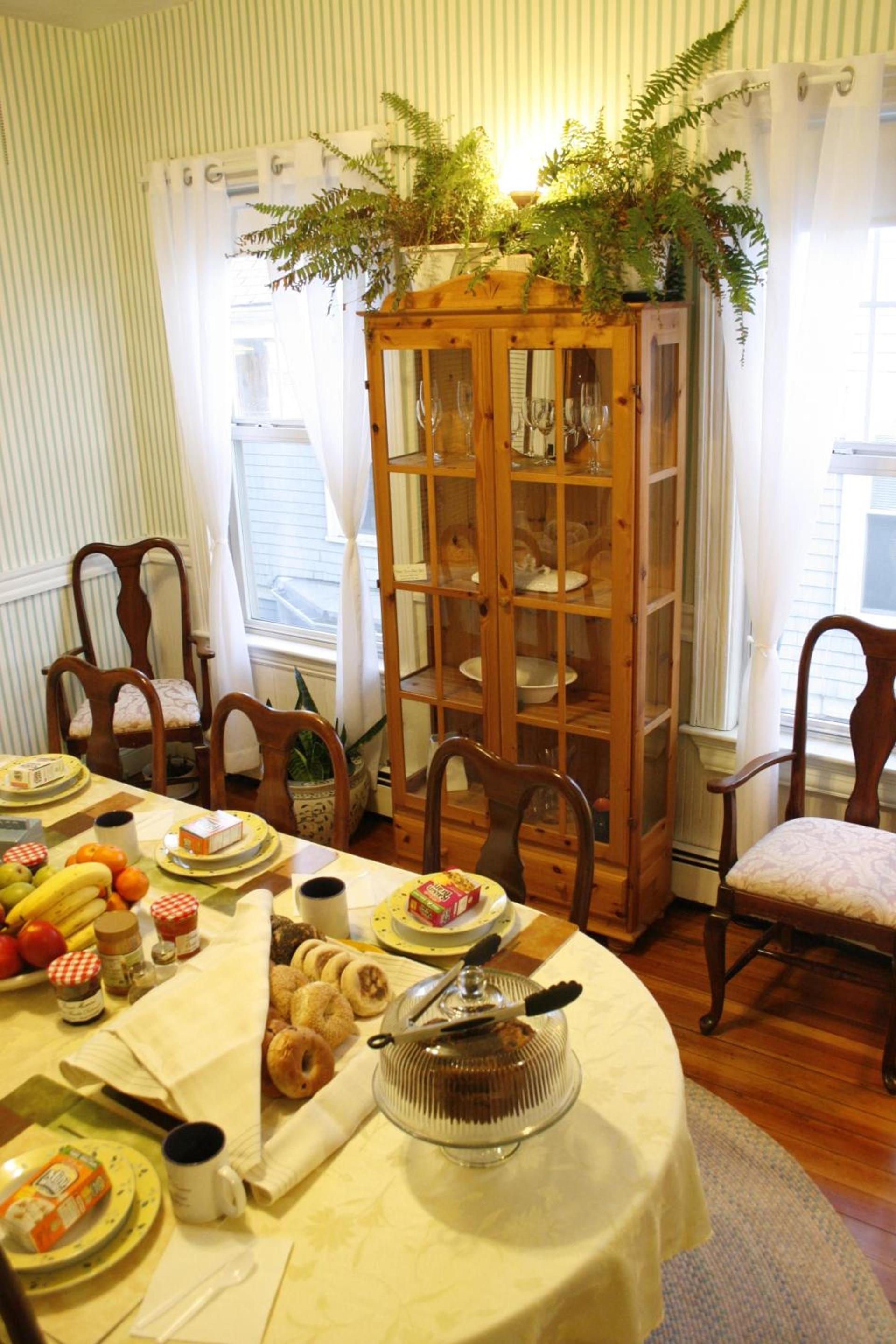 The Coolidge Corner Guest House: A Brookline Bed and Breakfast photo 19