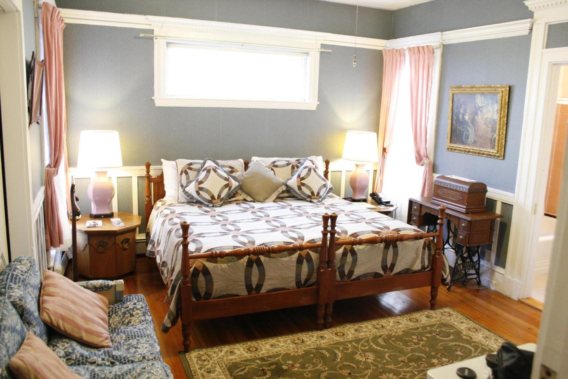 The Coolidge Corner Guest House: A Brookline Bed and Breakfast photo 41