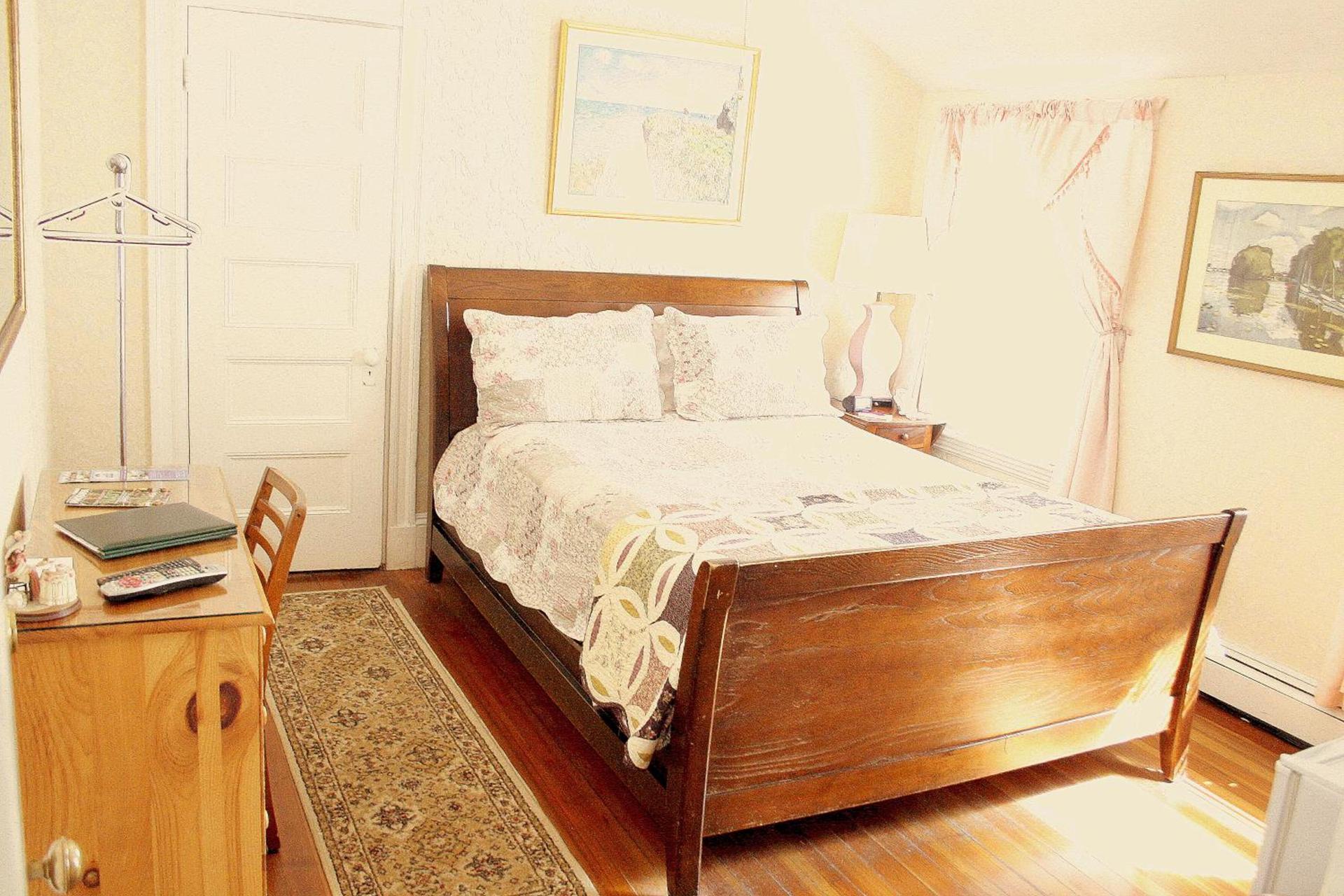 The Coolidge Corner Guest House: A Brookline Bed and Breakfast photo 21