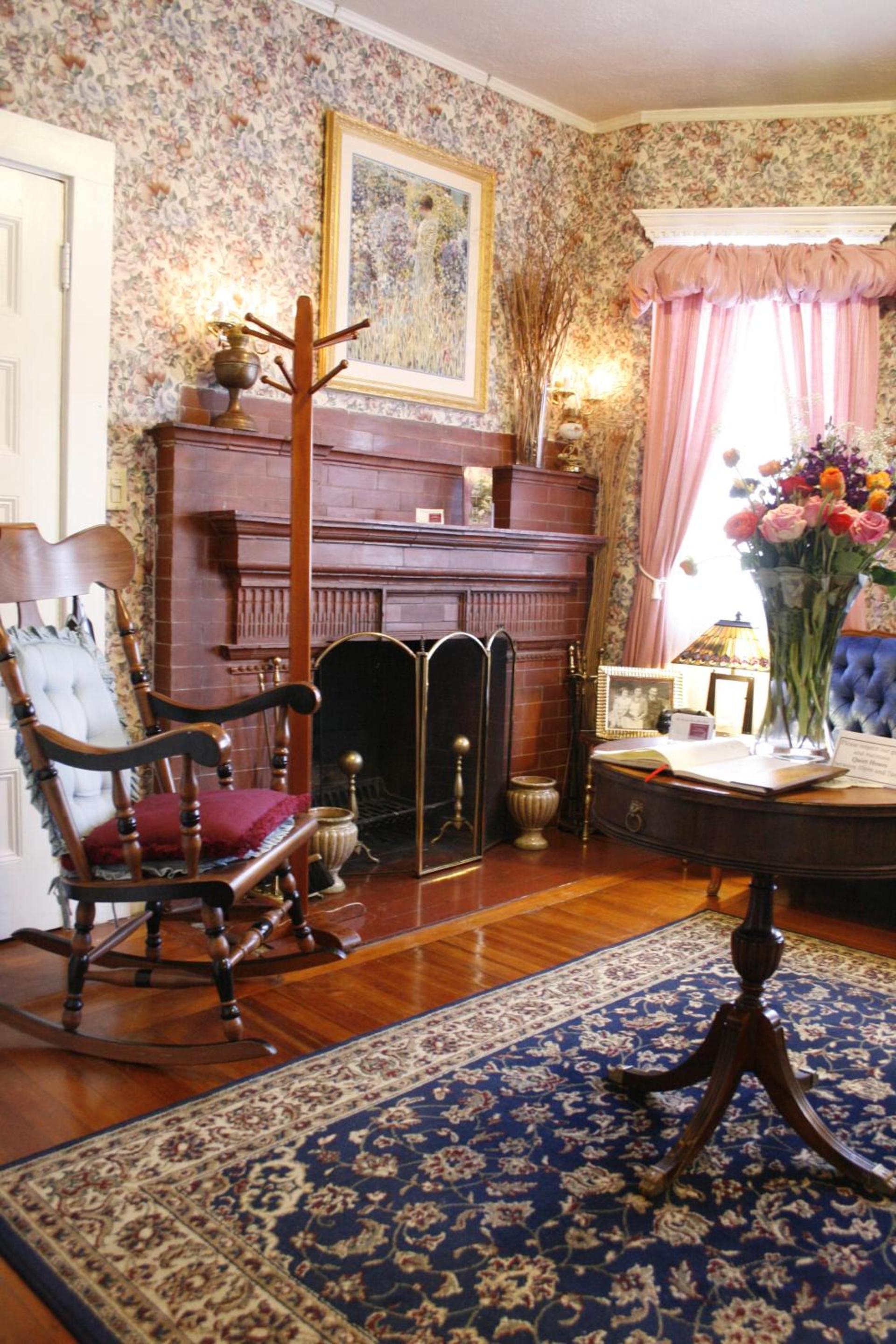 The Coolidge Corner Guest House: A Brookline Bed and Breakfast photo 24