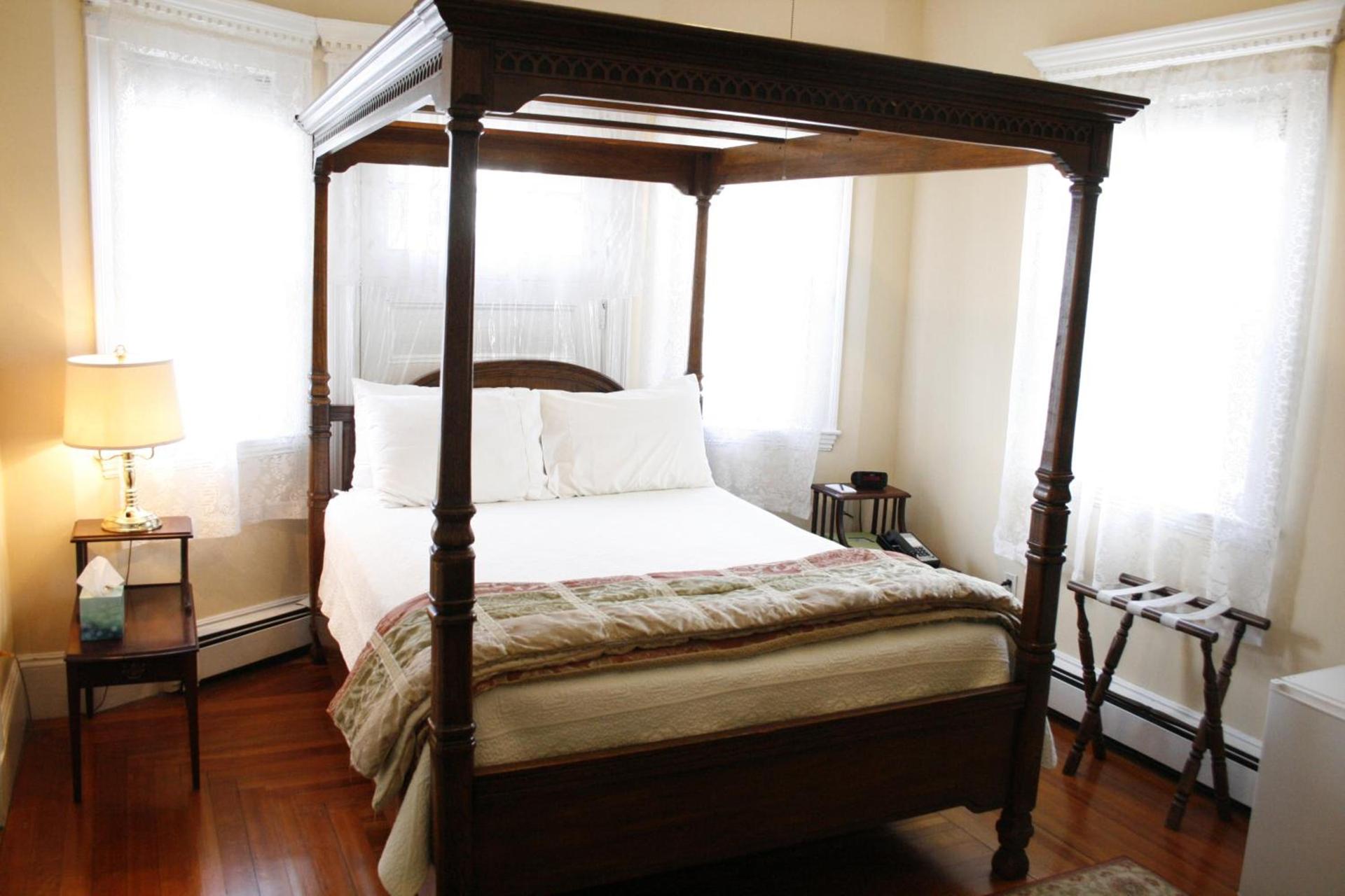 The Coolidge Corner Guest House: A Brookline Bed and Breakfast photo 25